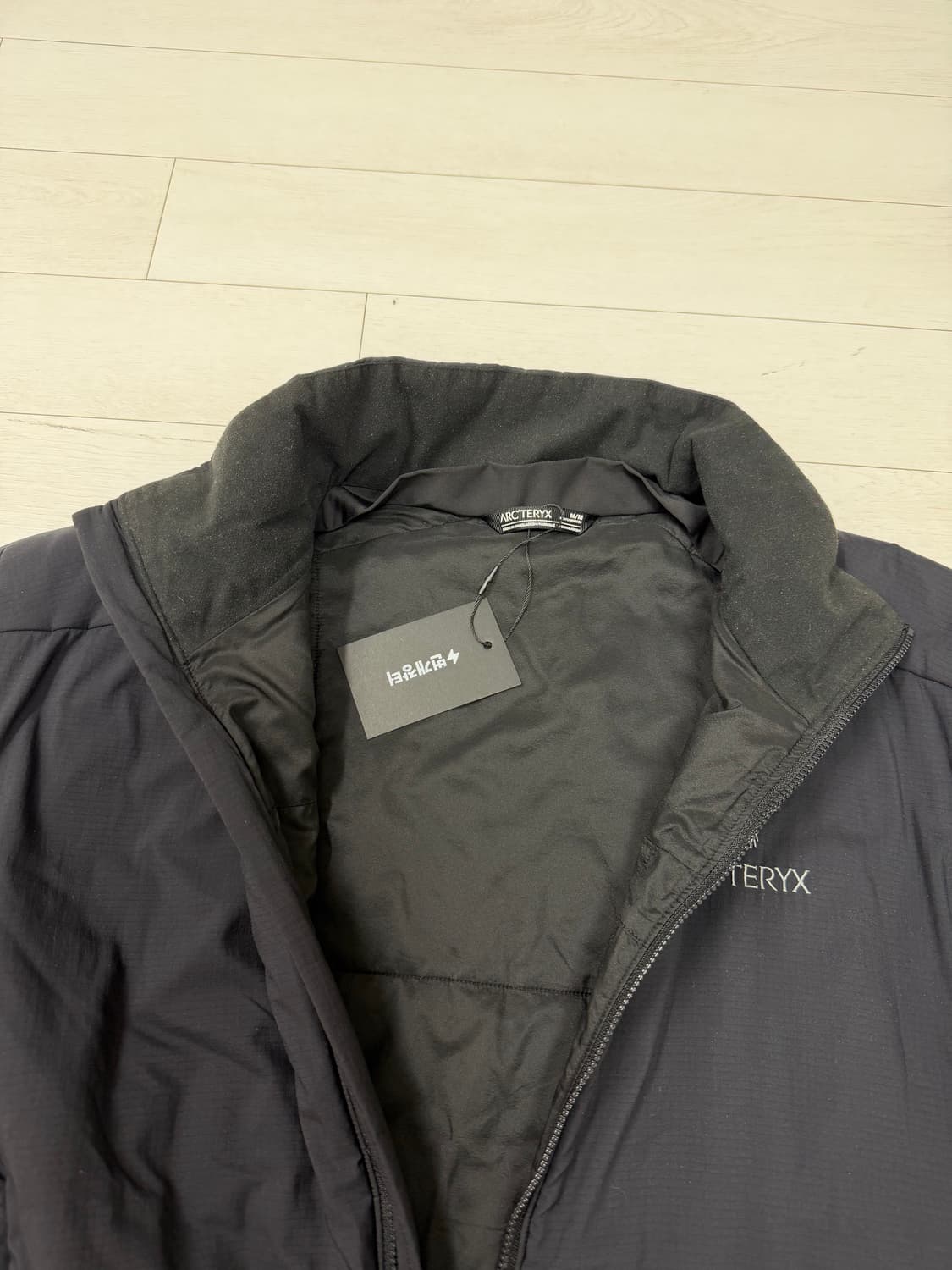 아크테릭스 아톰 AR 자켓 M 사이즈  육안으로보기에 얼룩 및 찢김 없음 상품이미지2