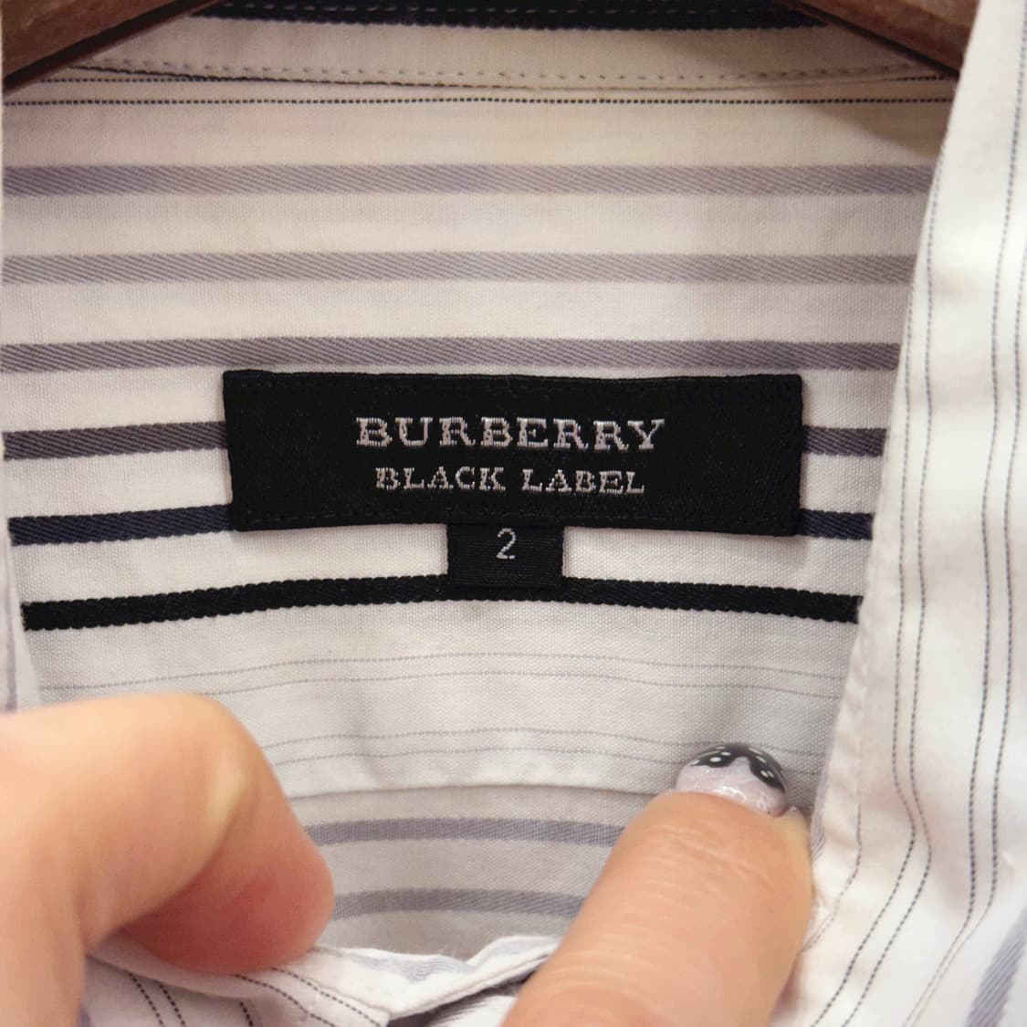 버버리 블랙라벨 스트라이프 반팔 셔츠 로고 자수 히든 버튼 카라 화이트 상품이미지8