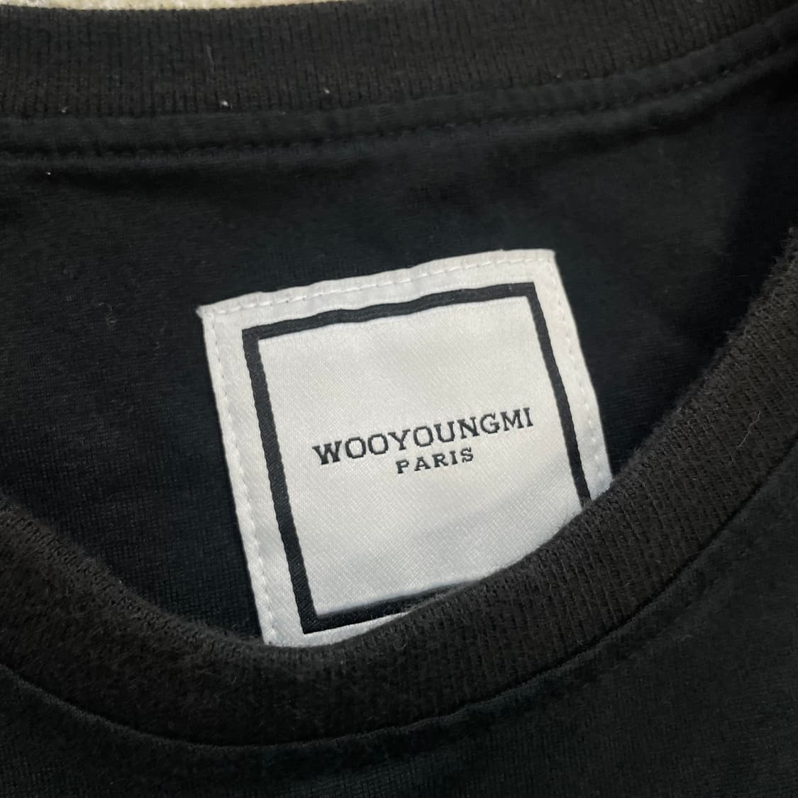 우영미 백 로고 반팔티 블랙 상품이미지5