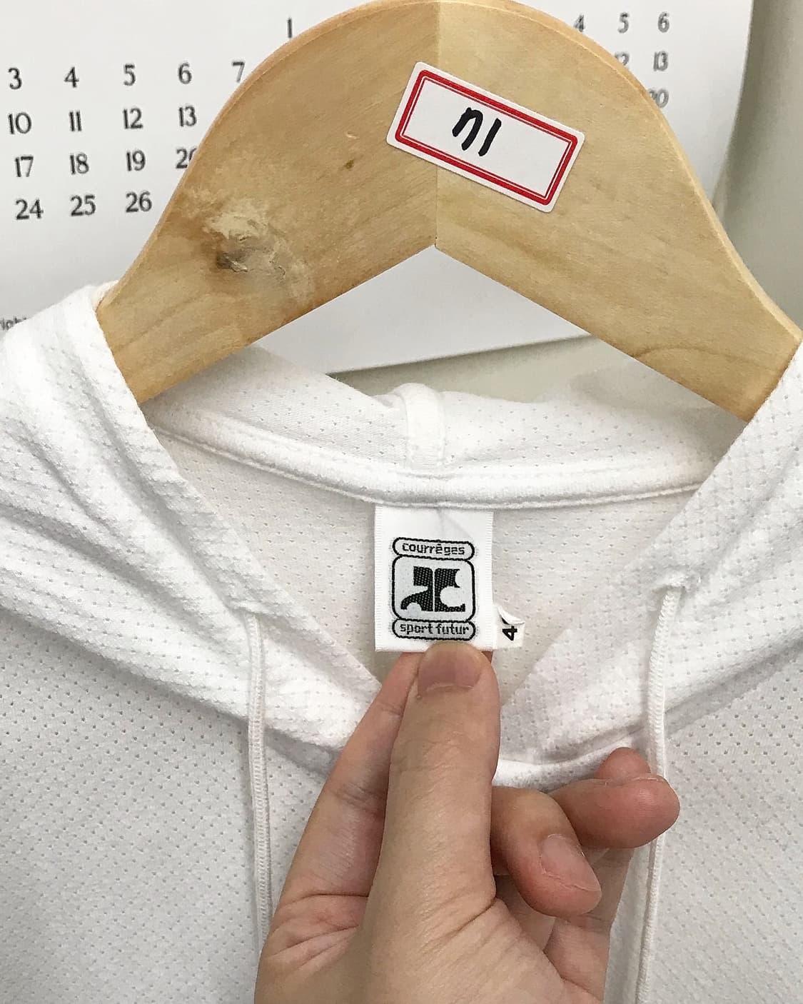 꾸레쥬 로고 화이트 후드집업 상품이미지2