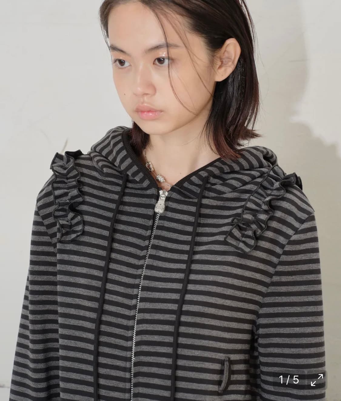 타입서비스 Ruffled Stripe Hoodie 블랙 상품이미지4