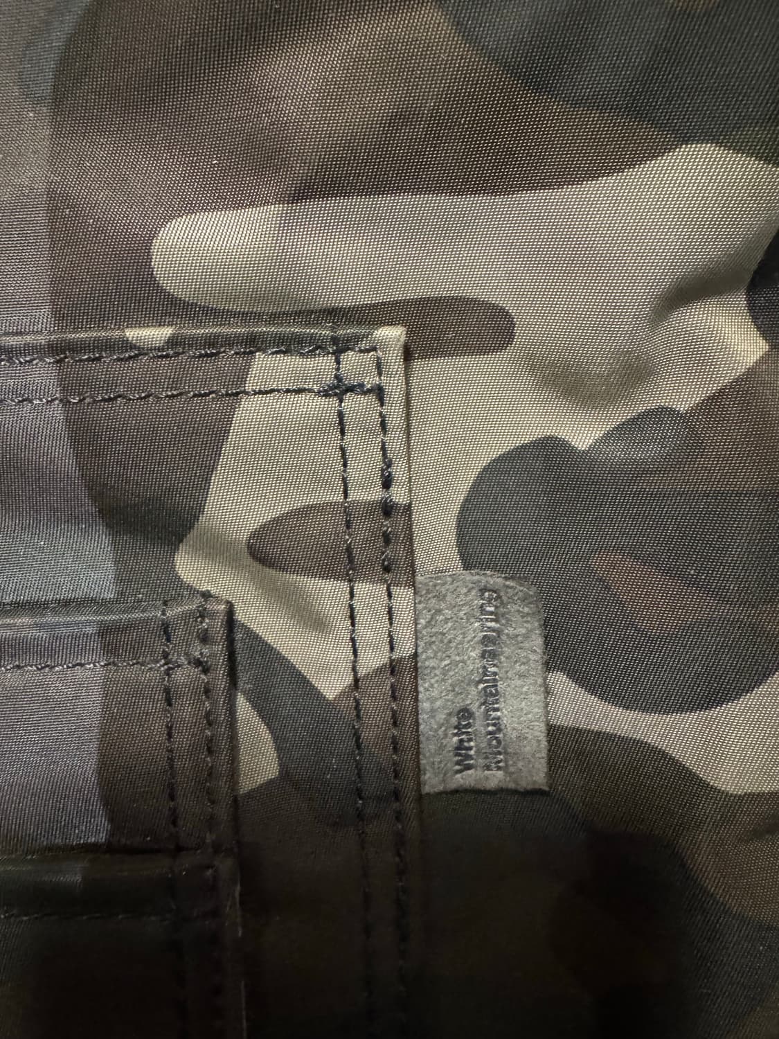 포터 x 화이트 마운티니어링 헬멧백입니다.  상품이미지3