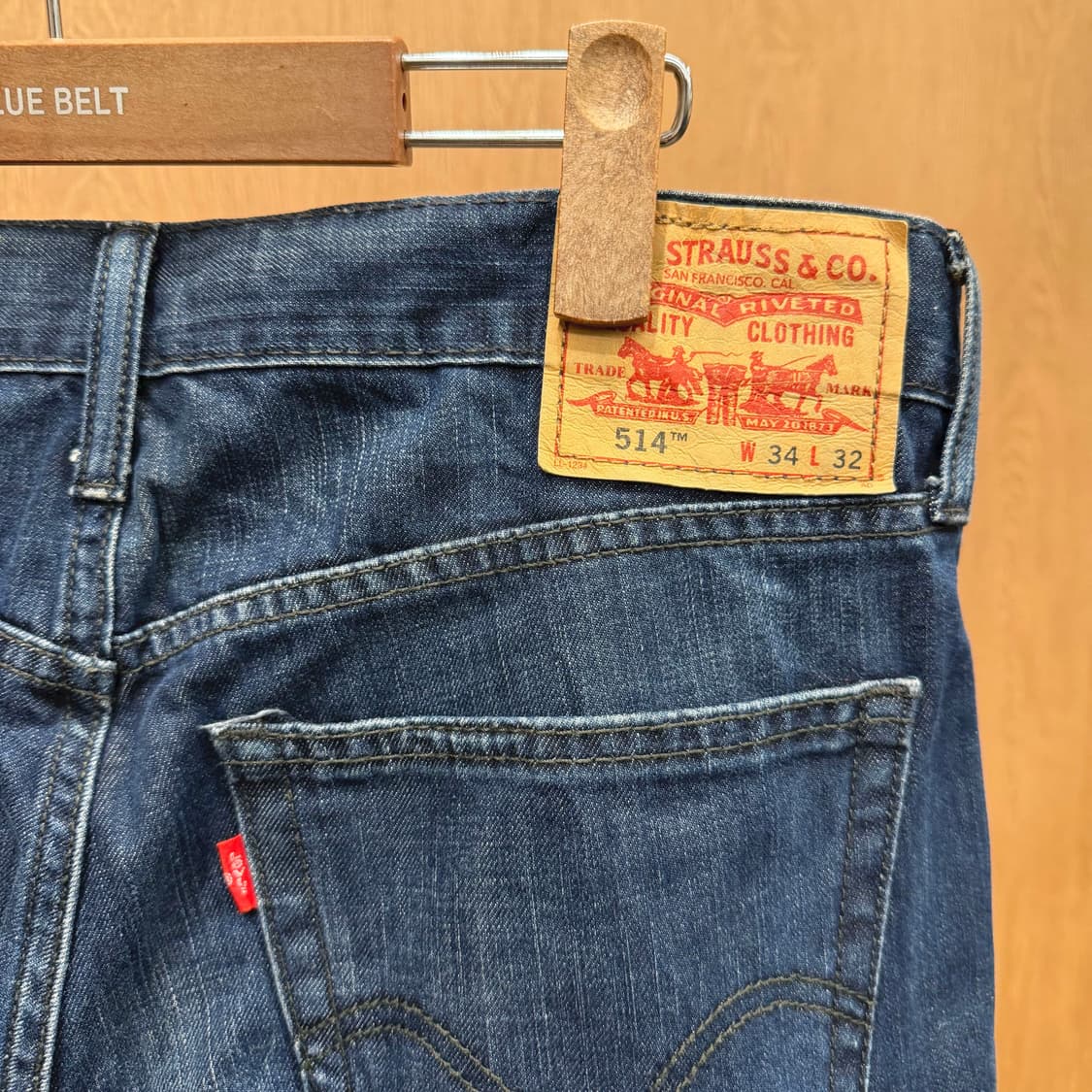 리바이스 514 워싱 데님 팬츠 로고 탭 포켓 디테일 스트레이트핏 진청 상품이미지7