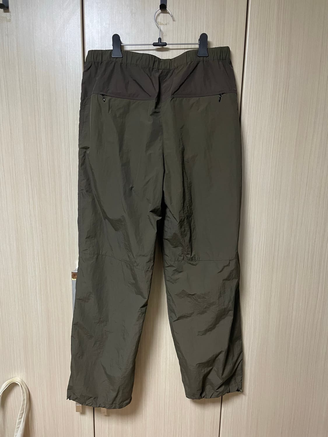 [L] 셔터 나일론 코튼 라인 팬츠 다크 브라운 상품이미지2