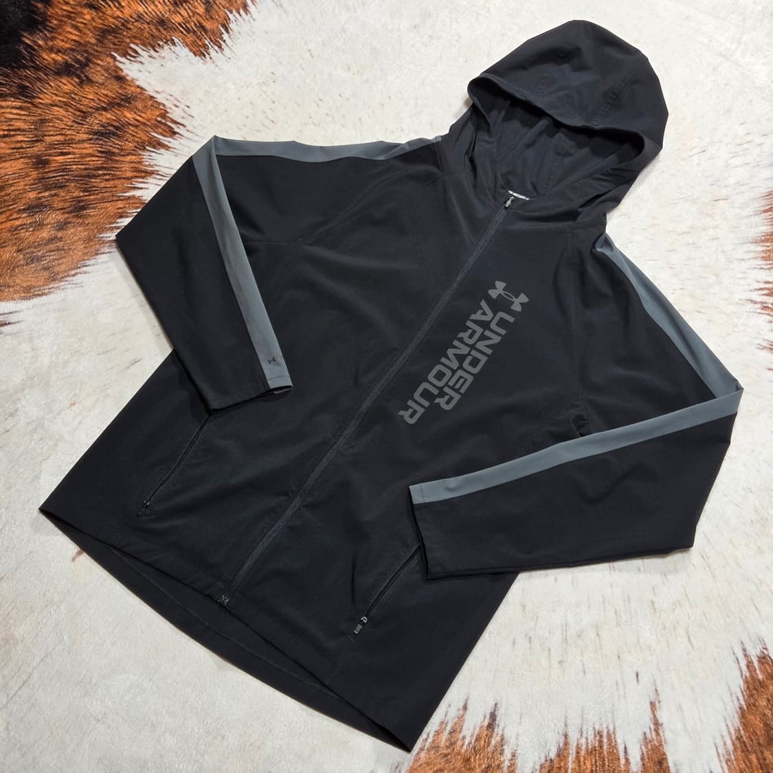 언더아머 블랙 바람막이 자켓 상품이미지1
