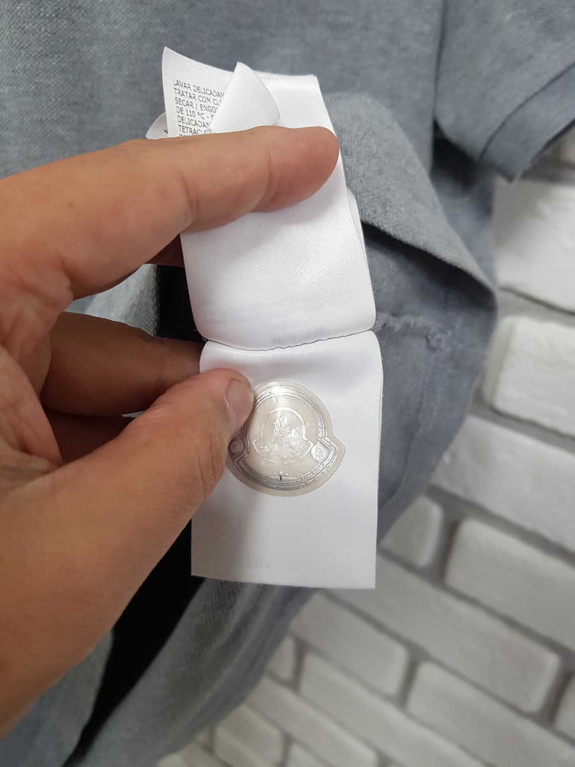 [m/남95/정품] 몽클레어 폴로티 그레이 상품이미지8