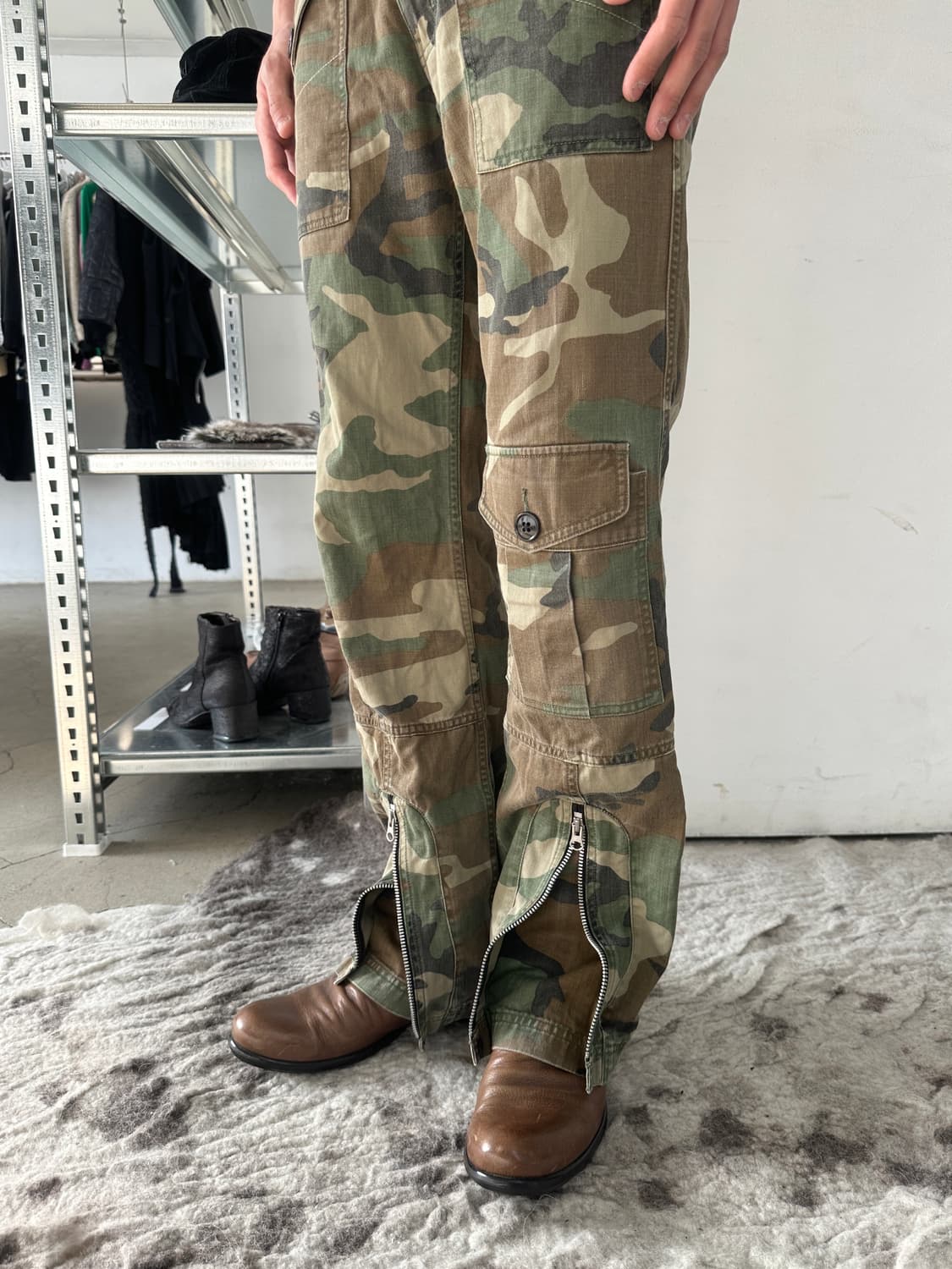 시멘틱 디자인 멀티 포켓 지퍼 카고 팬츠 상품이미지3