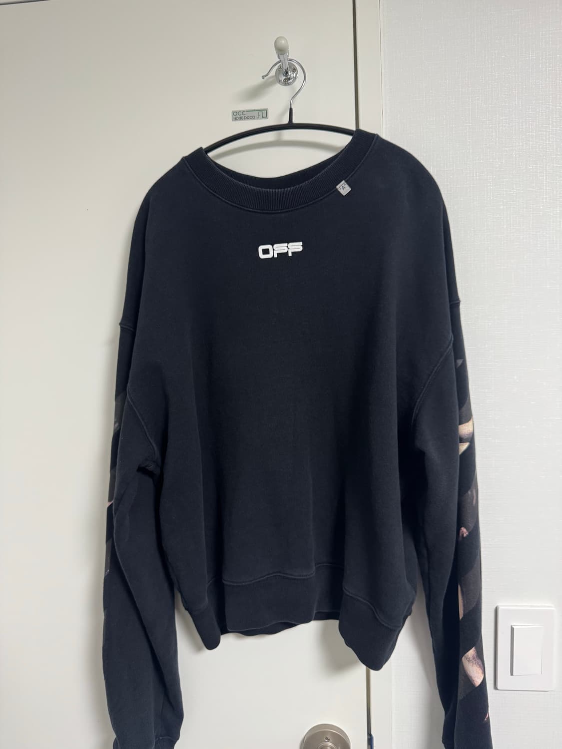 오프화이트 카라바지오 맨투맨 상품이미지1