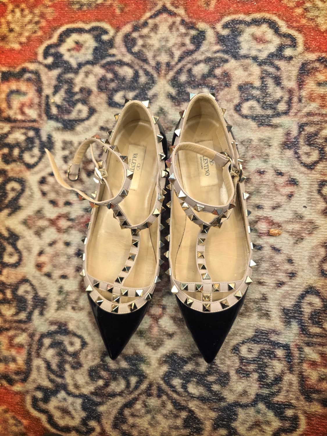 발렌티노 가라바니(Valentino Garavani) 락스터드  상품이미지3