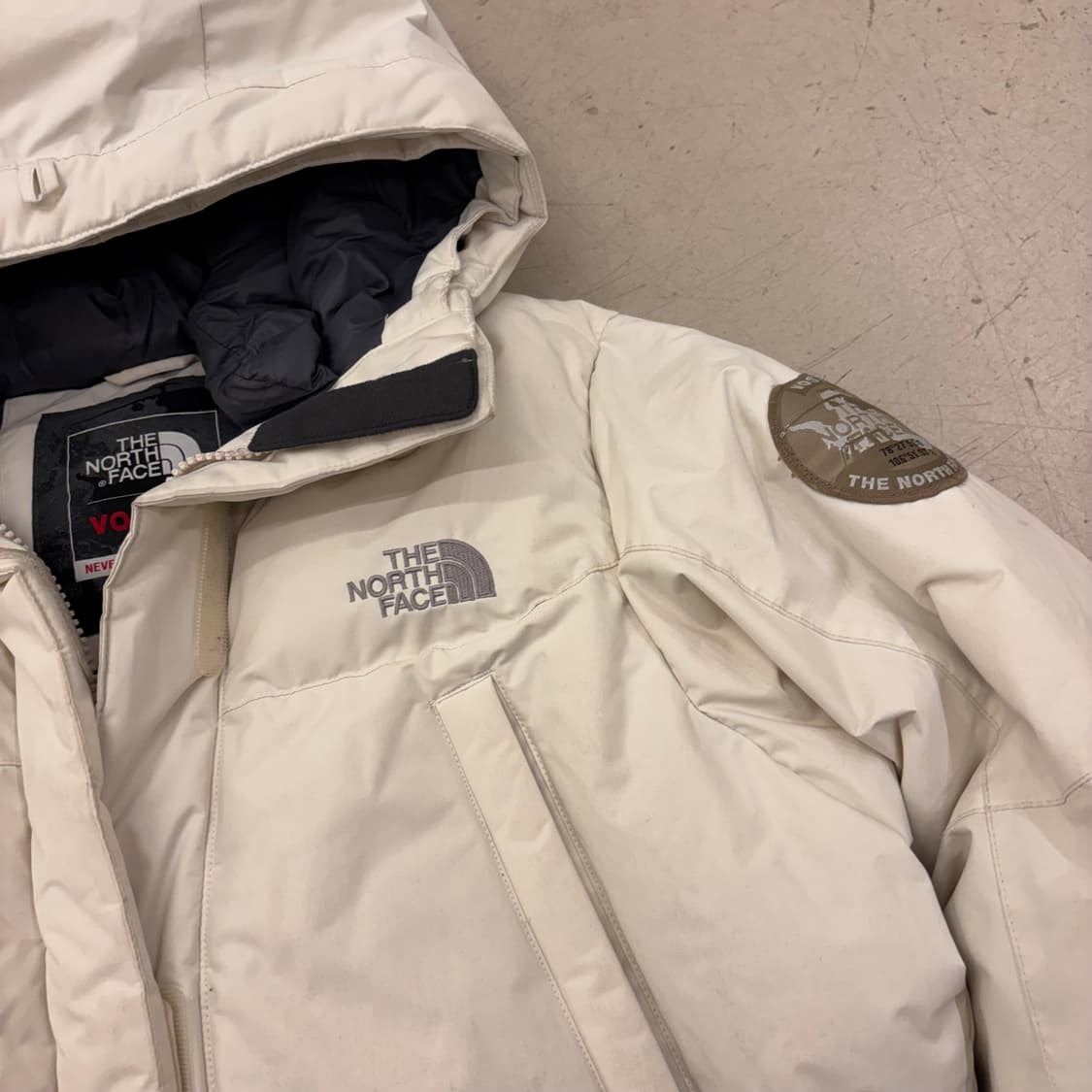 노스페이스 vostok 드라이벤트 화이트 패딩 상품이미지2