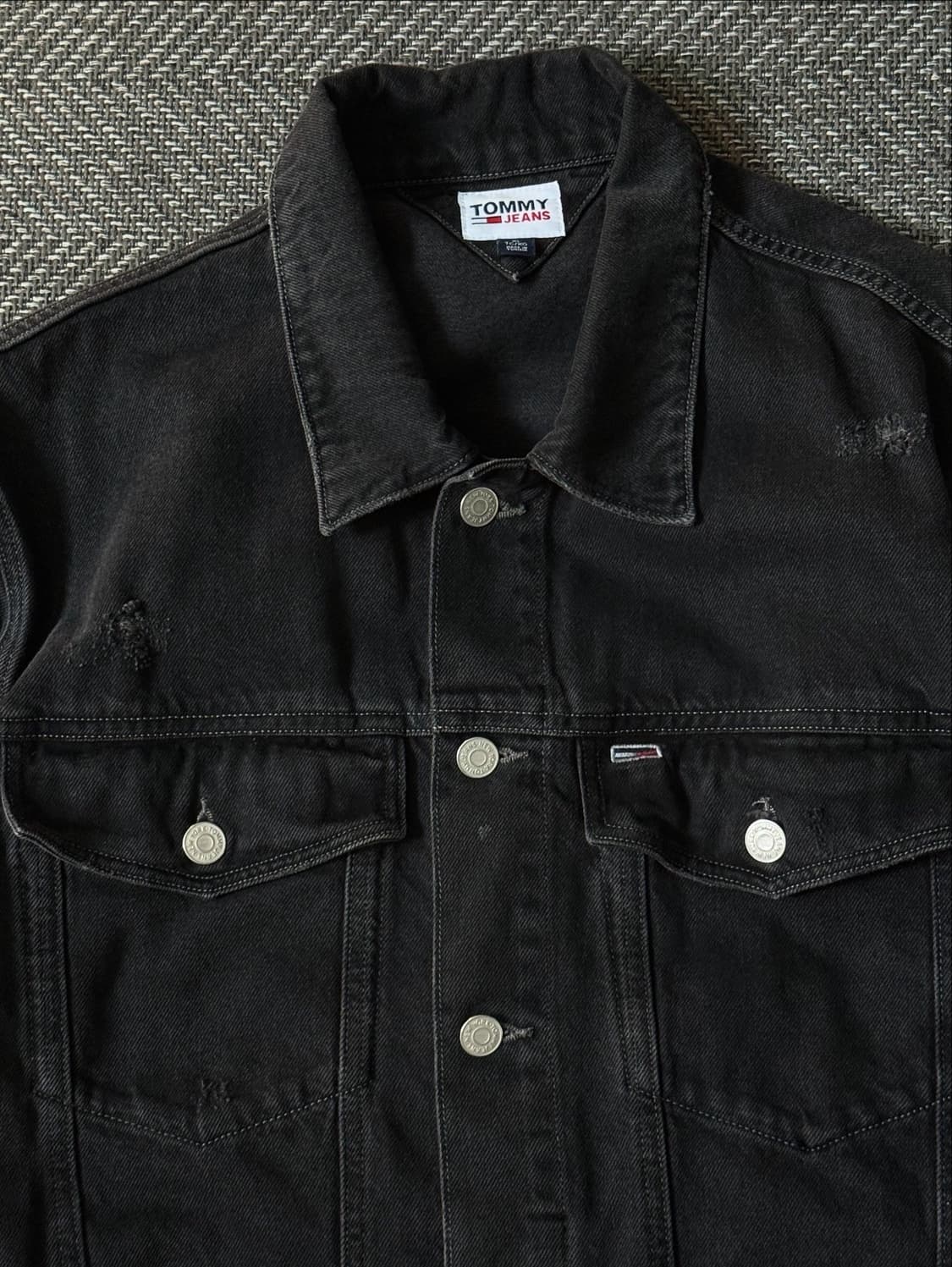 TOMMY JEANS 흑청 트러커 데님 자켓 (105-110) 상품이미지2