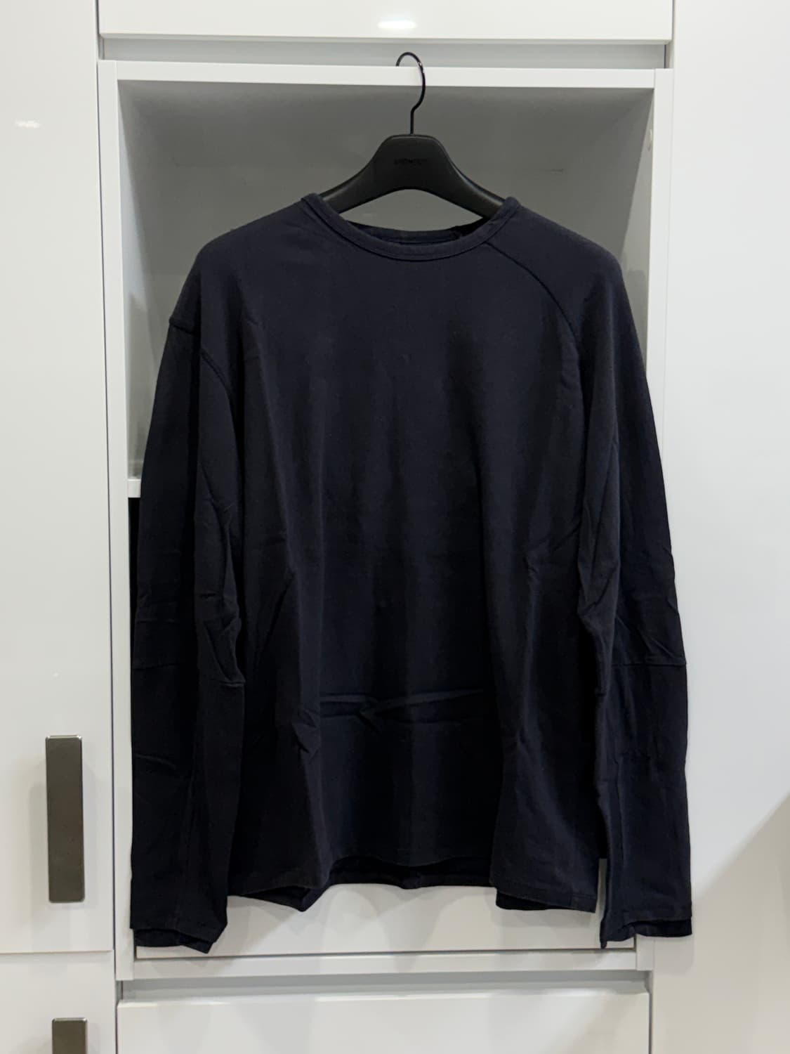 해칭룸 더블 롱슬리브티 네이비 4이즈 판매합니다 상품이미지1
