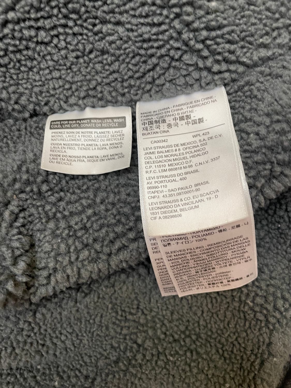 리바이스 블랙 쉐르파 트러커 자켓 XL사이즈 판매합니다. 블랙 색상이라  상품이미지5