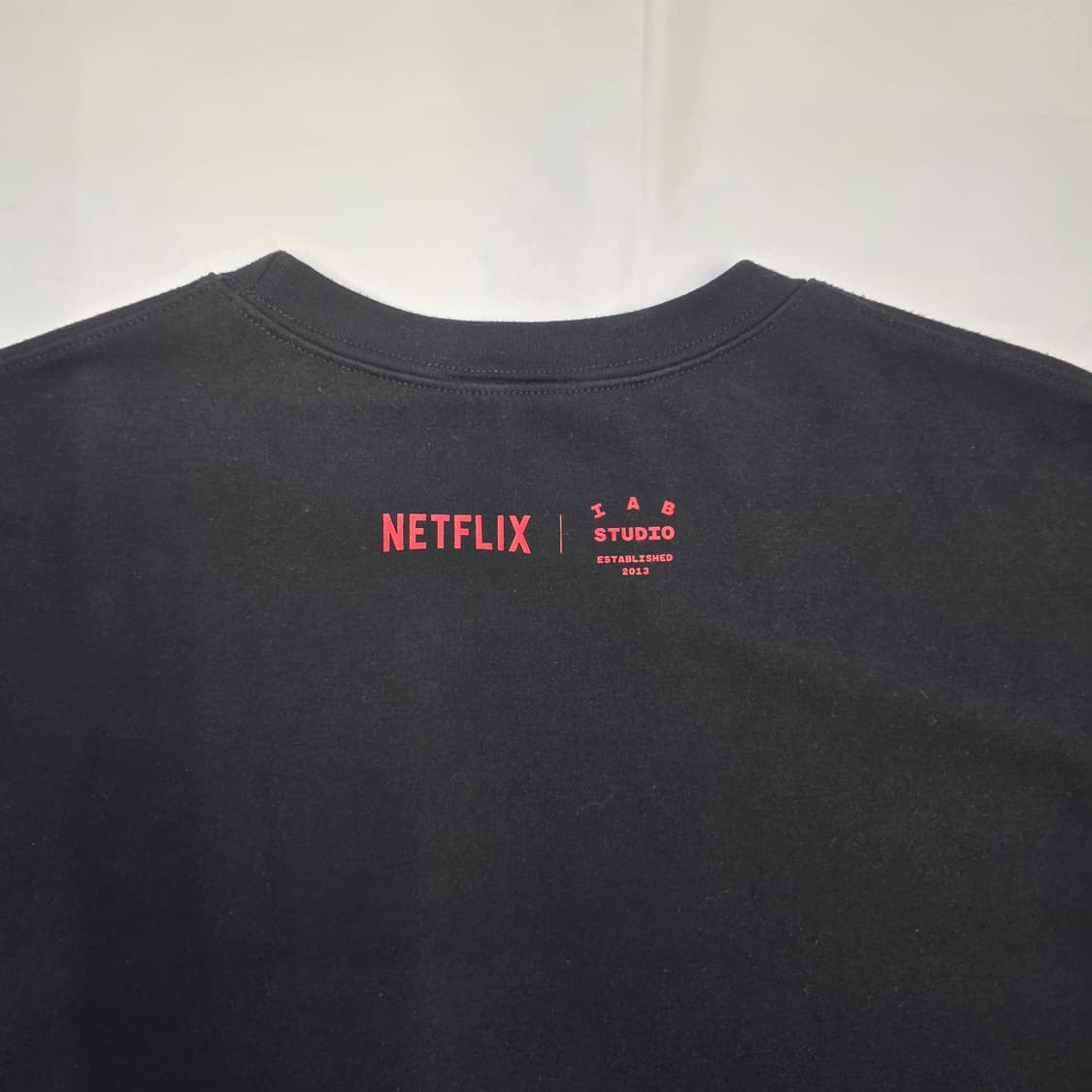 [L]아이앱 스튜디오 x 넷플릭스 숏슬리브 티셔츠 블랙 상품이미지8