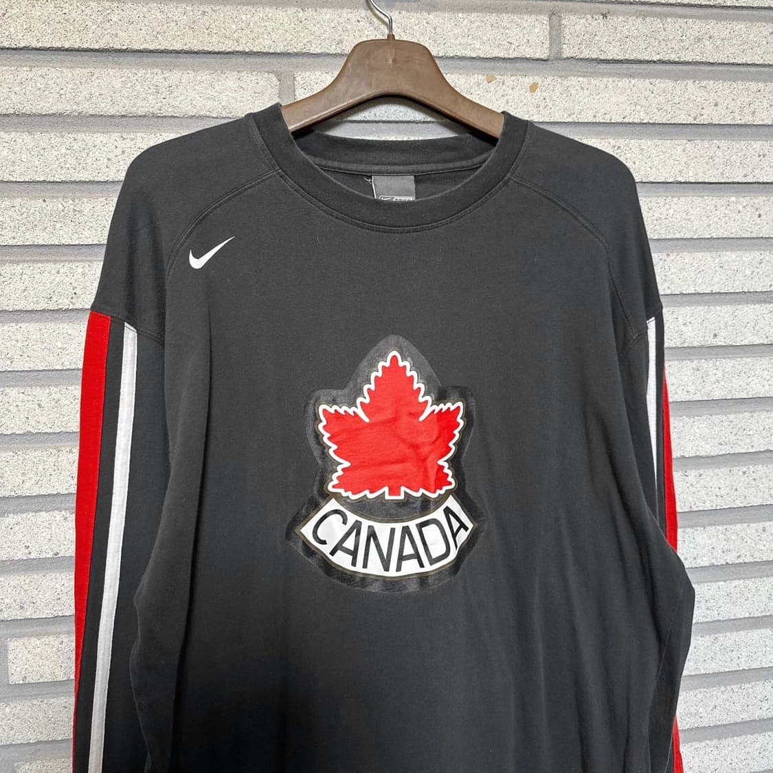 나이키 롱슬리브 캐나다 농구 크레스트 라운드넥 디테일 블랙 상품이미지3