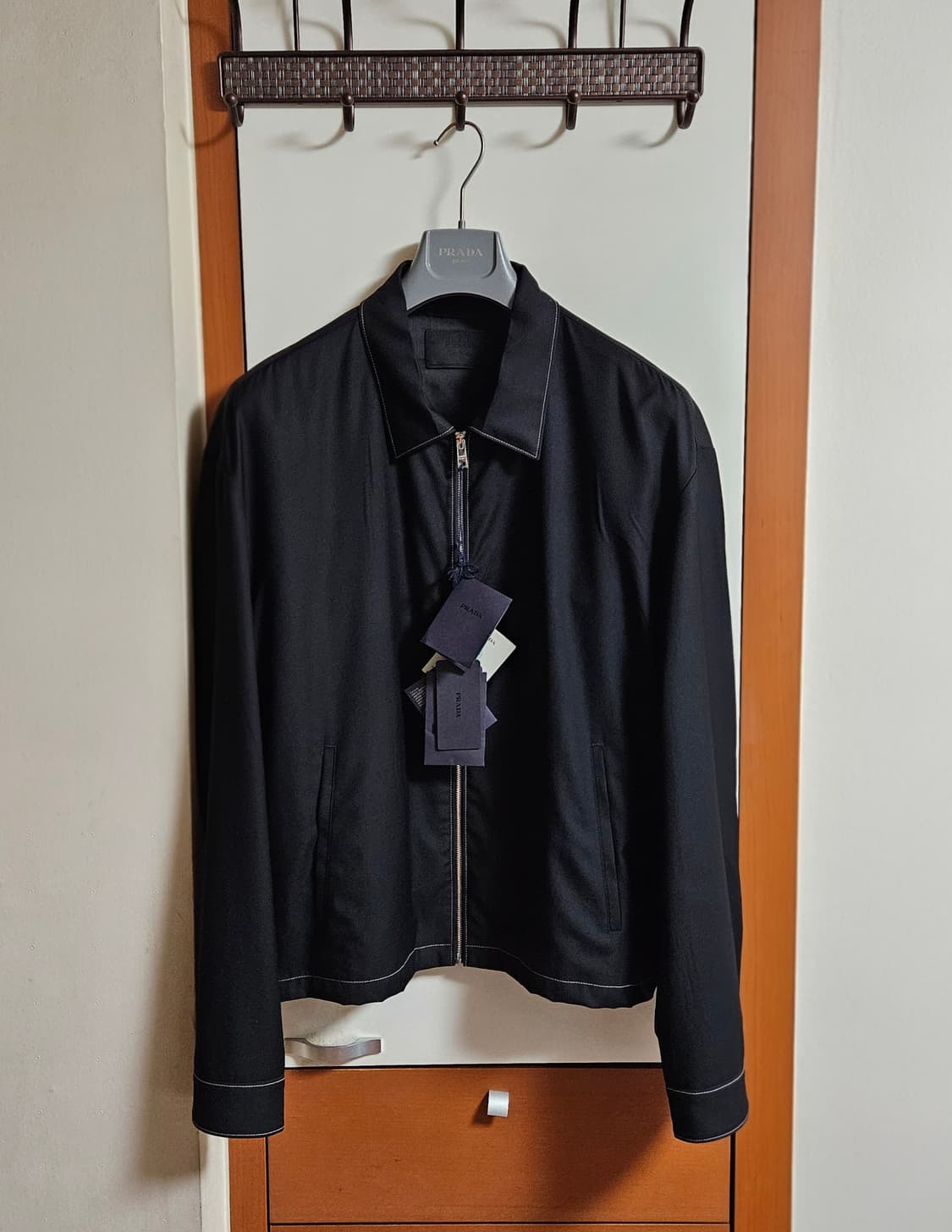 [L] 프라다 블루종 자켓 팝니다 상품이미지1