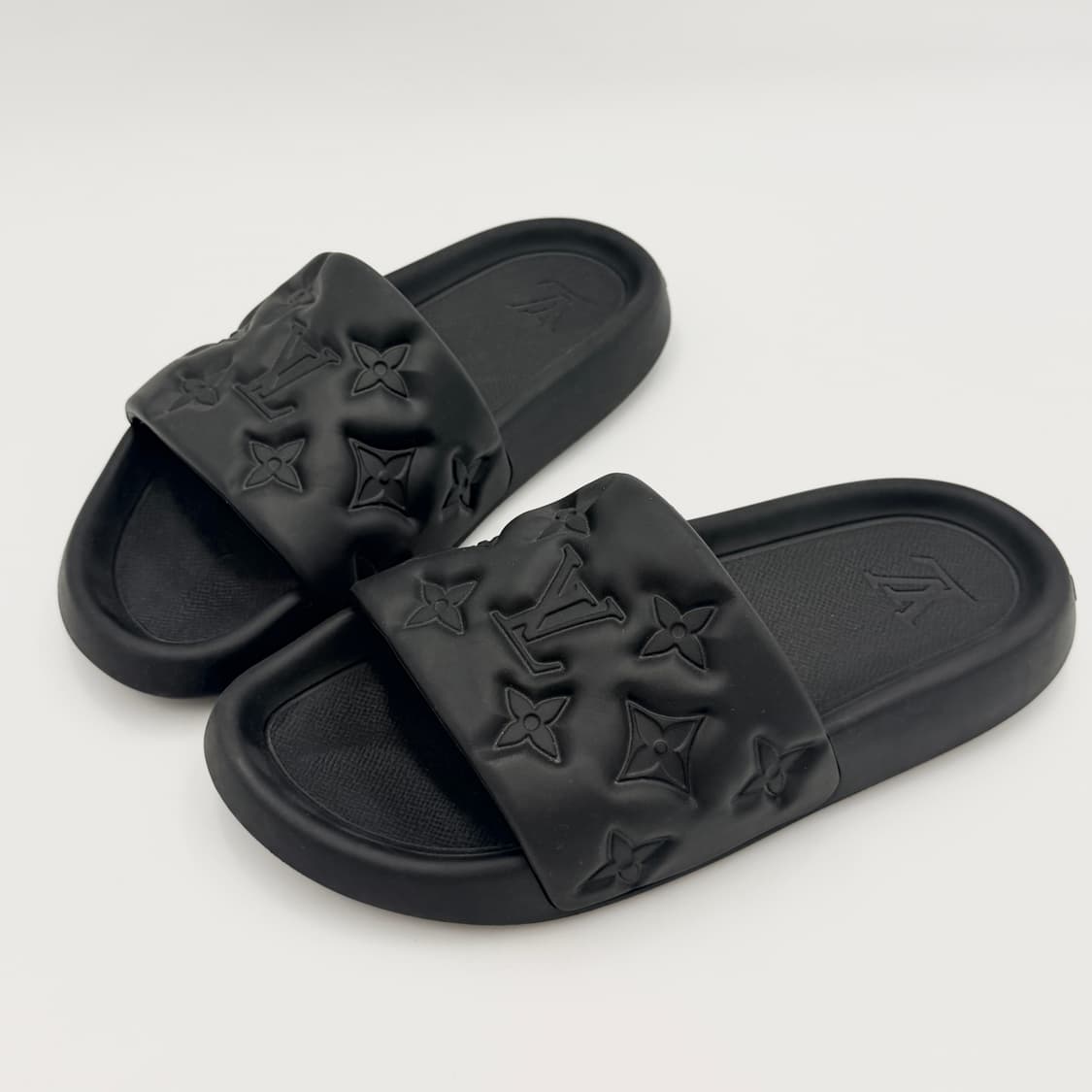 루이비통 워터프린트 모노그램 블랙 뮬 슬리퍼 사이즈 6 (250-255) 상품이미지3