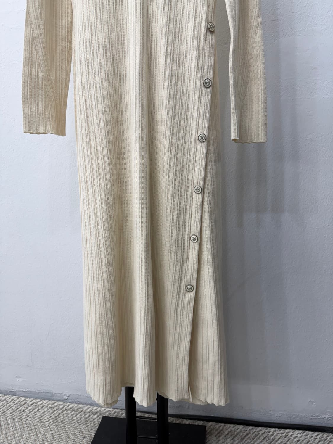 정품) 타임 한섬 20ss 아이보리 골지 니트 롱 원피스 90F 상품이미지4