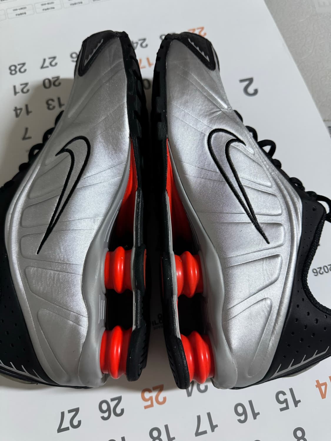 나이키샥스r4메탈릭실버 290 상품이미지2