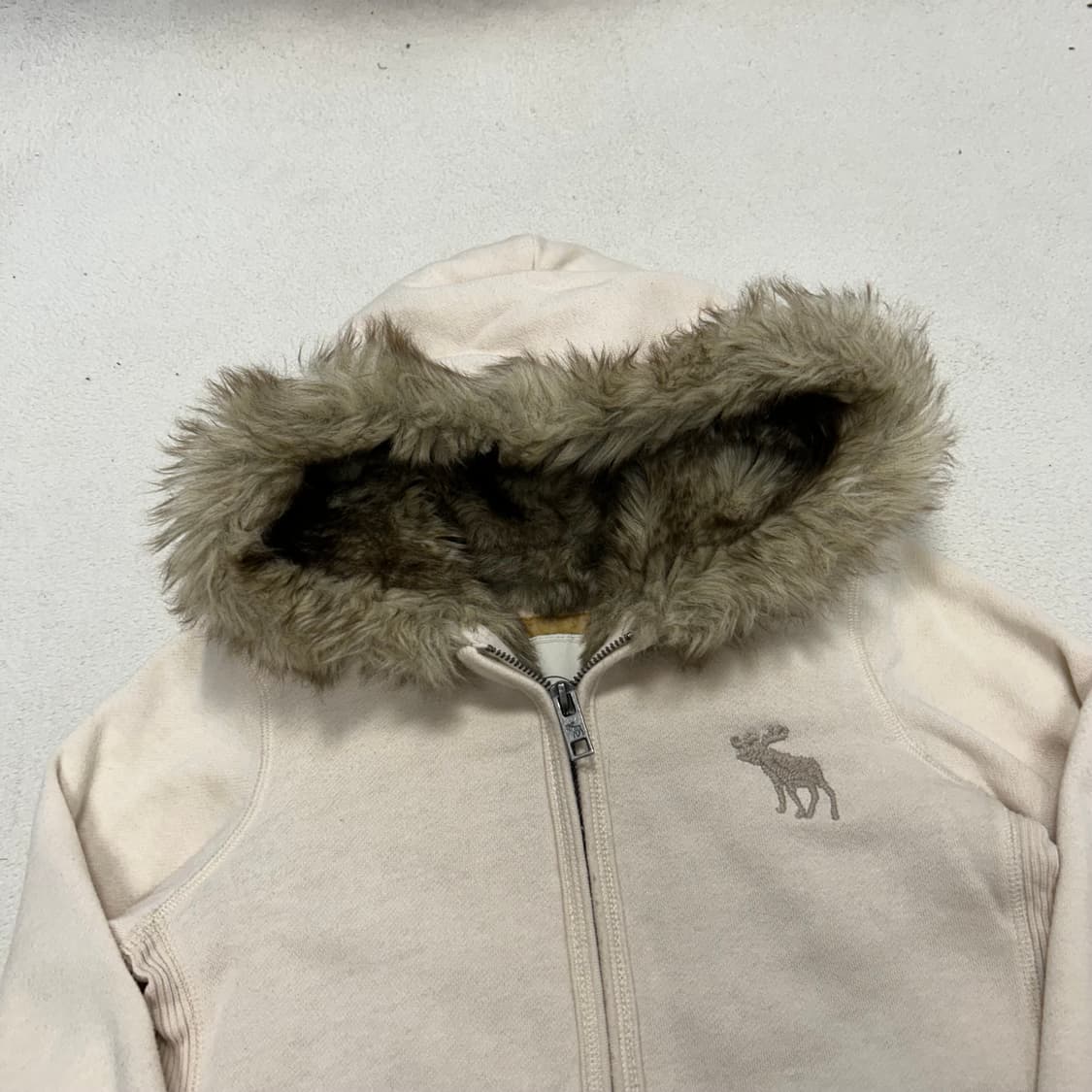 Abercrombie Wolf Logo Zip Hoodie 상품이미지5