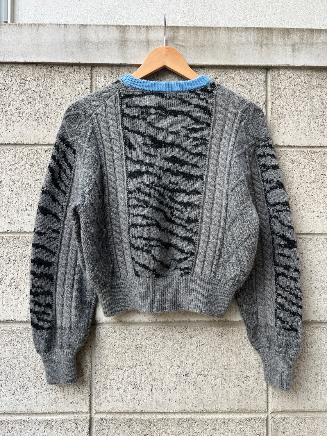 TOGA PULLA ZEBRA CROP SWEATER 토가풀라스웨터 상품이미지2