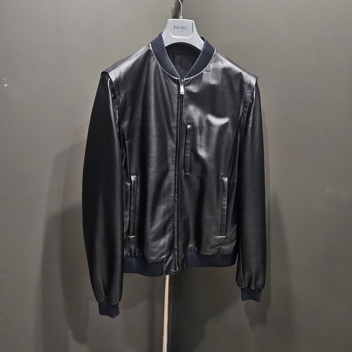 프라다 리버시블 가죽&나일론 봄버자켓( 조끼로도 활용가능) 상품이미지1