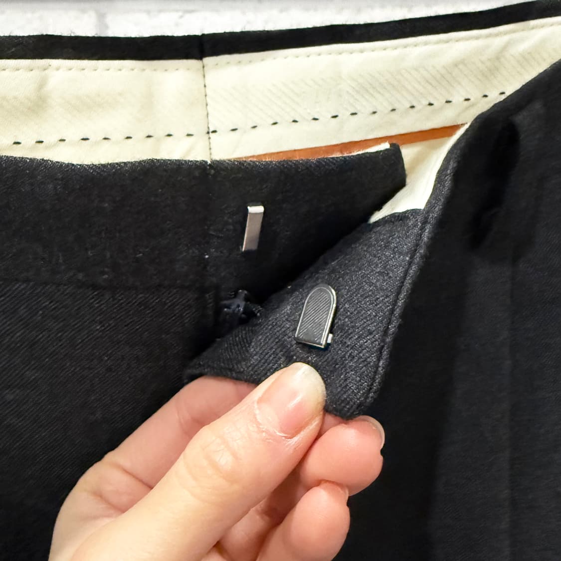 DAKS 닥스 퓨어울 핀턱 롱슬랙스 롤업 디테일 차콜 상품이미지7