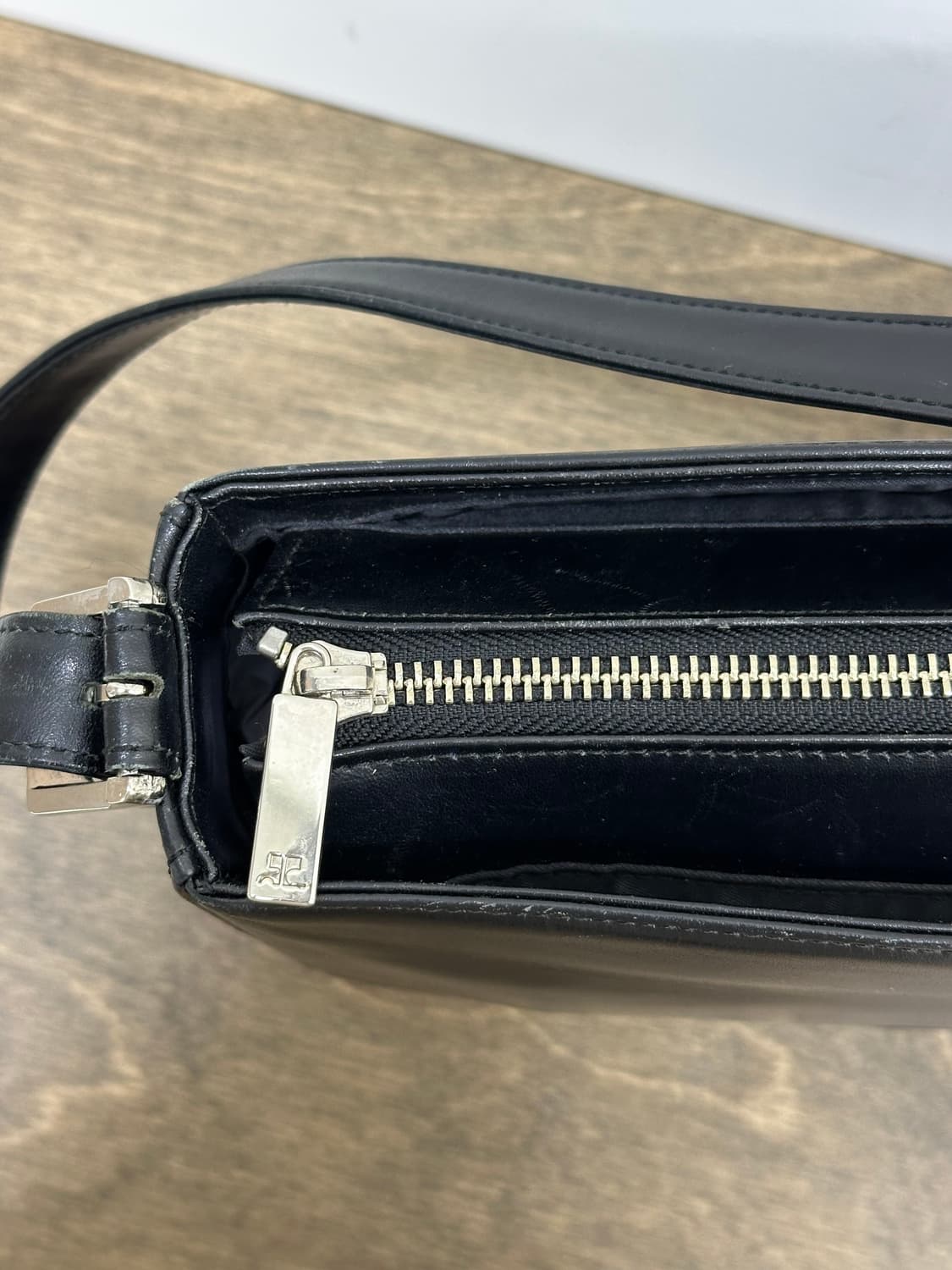 꾸레쥬 블랙 소가죽 숄더백 상품이미지10