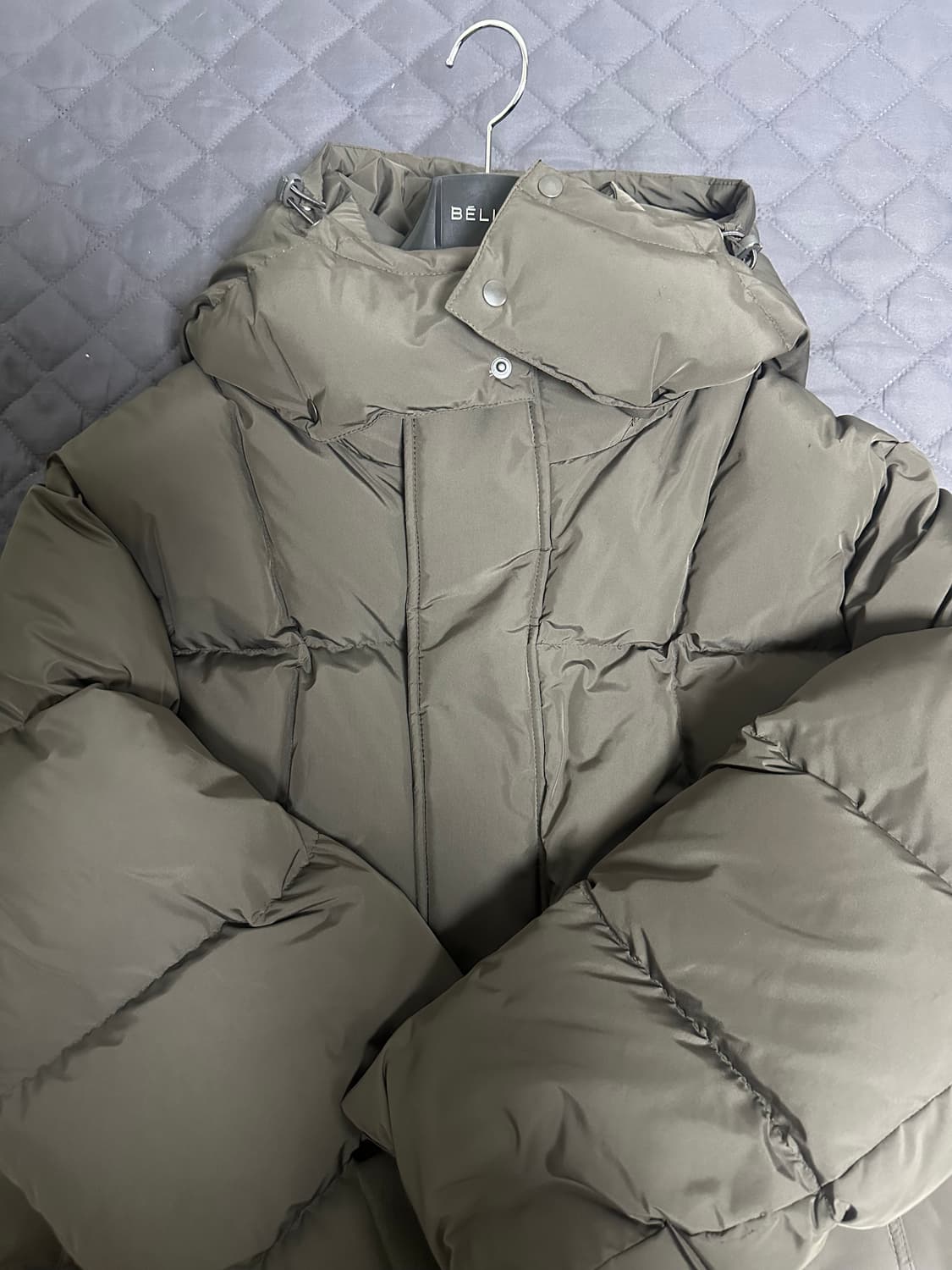 벨리에 크로스 라인 후기드 구스다운 - 딥브라운 24fw 04 상품이미지2