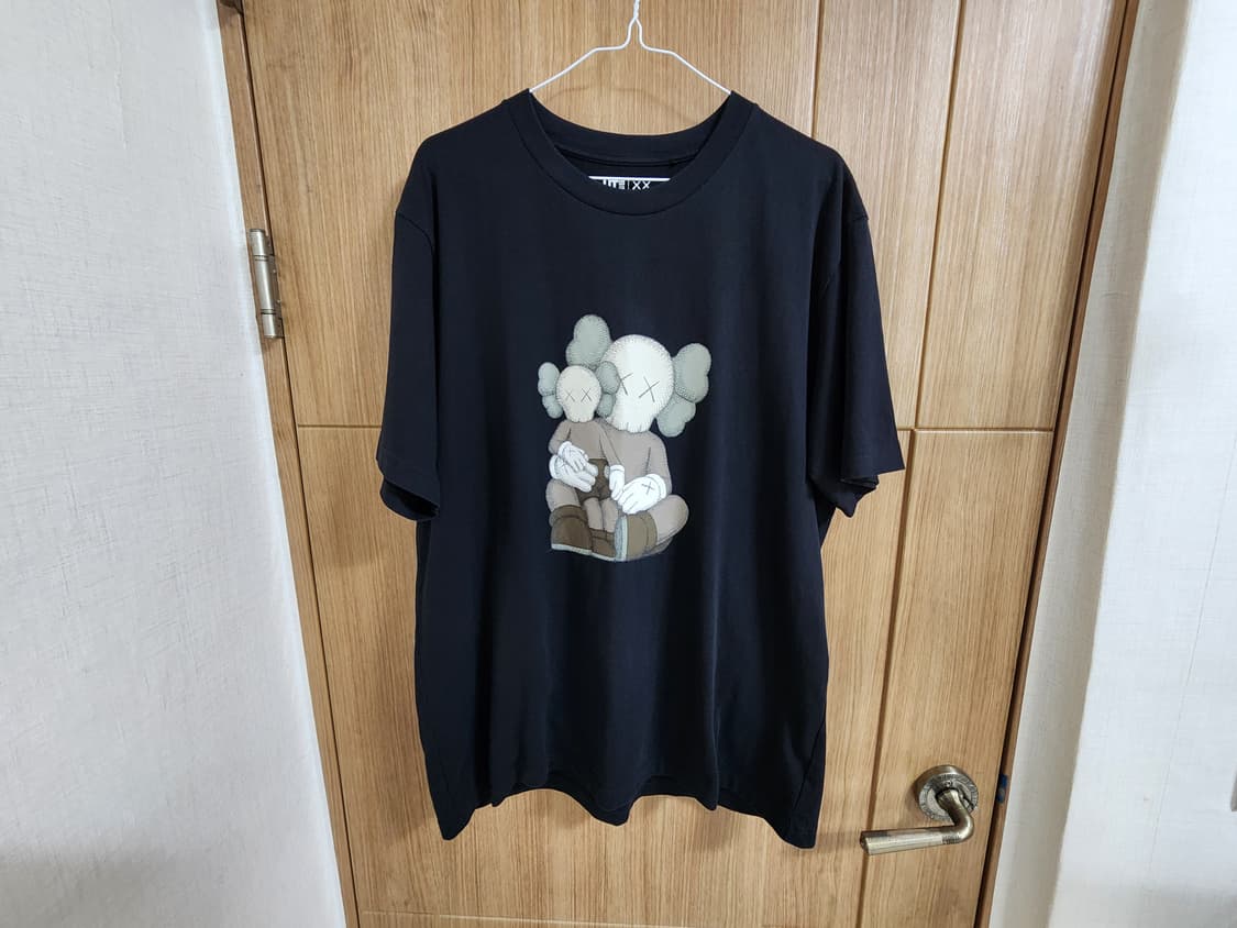 (XL)유니클로X카우스 반팔 티셔츠 블랙 상품이미지1