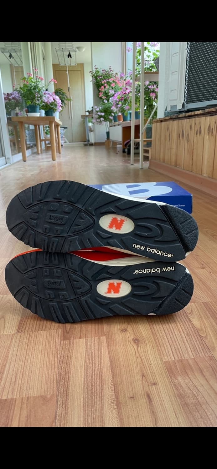 뉴발란스 990 v2 마리골드(오렌지) 판매 상품이미지6