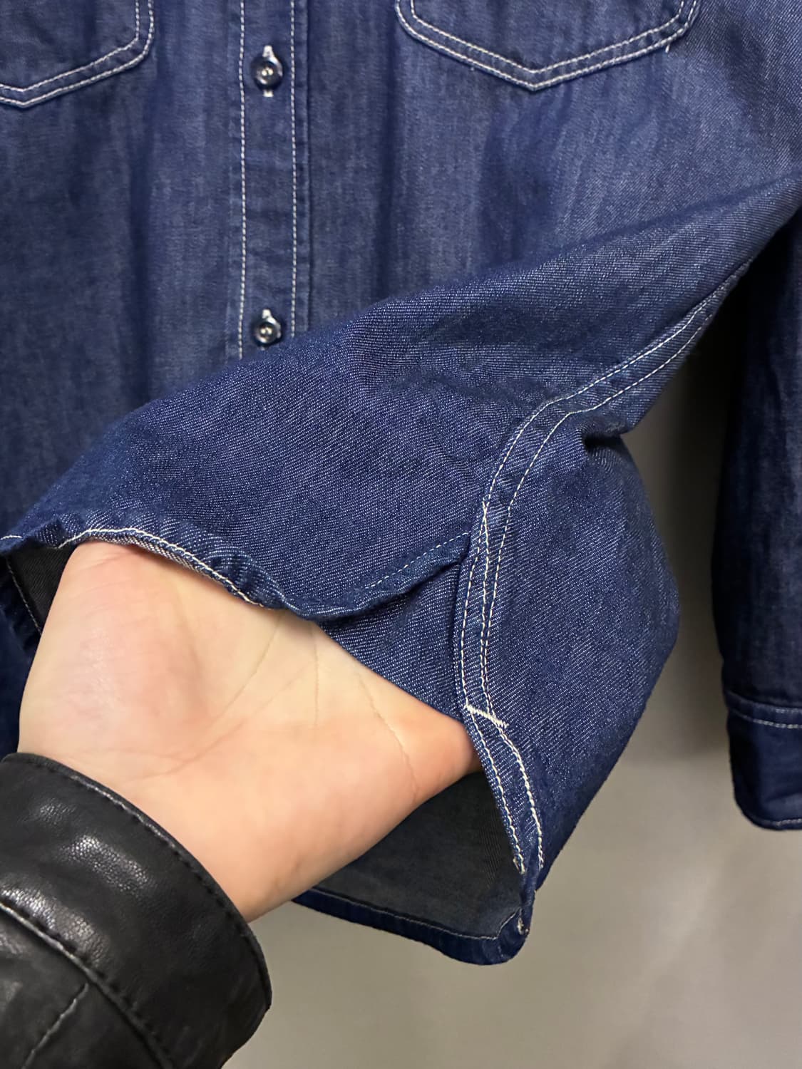 (M)LEE 리 코튼 샴브레이 데님 투포켓 워크셔츠 인디고블루 상품이미지5