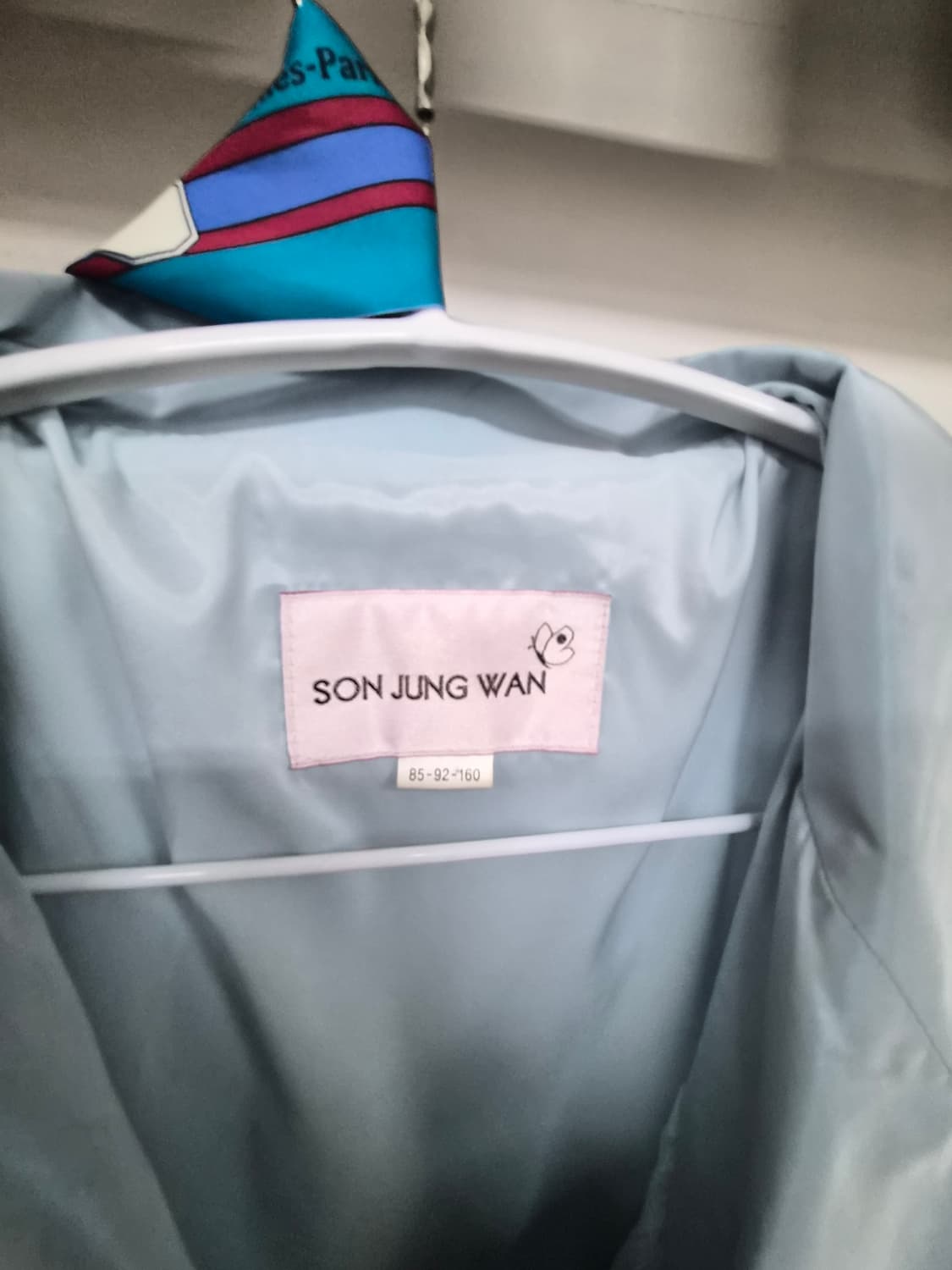 손정완 샤이니 바스락  블루 트렌치 코트 상품이미지2