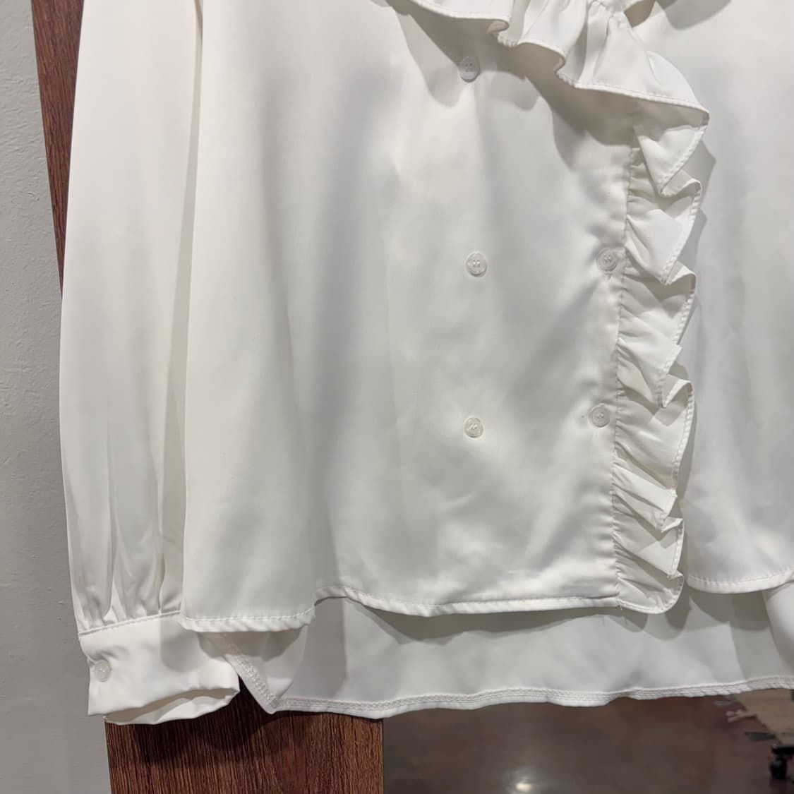 화이트 프릴 빅카라 루즈핏 더블 블라우스 상품이미지5