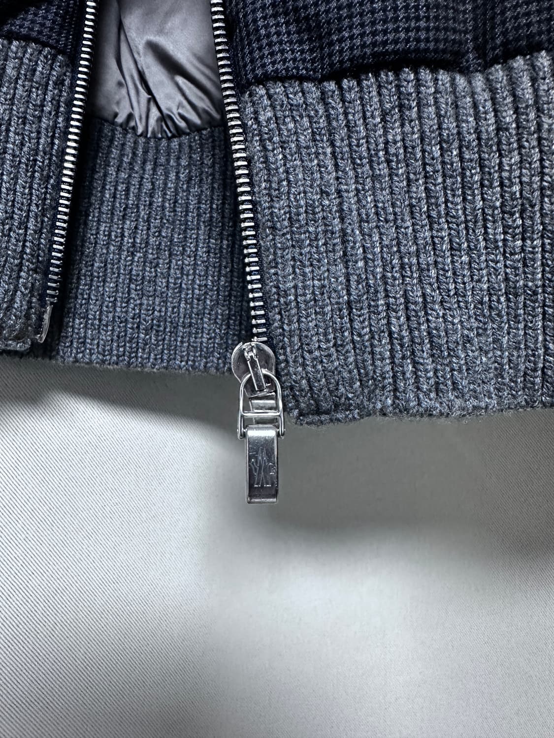 몽클레어 감마블루 울 캐시미어 집업 니트패딩 S 90-95 그레이 톰브라 상품이미지3