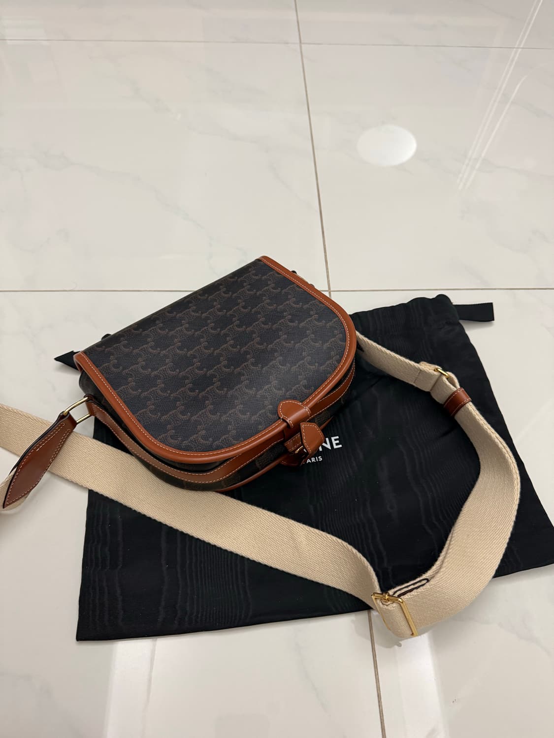 셀린느 트리오페 폴코백 상품이미지3