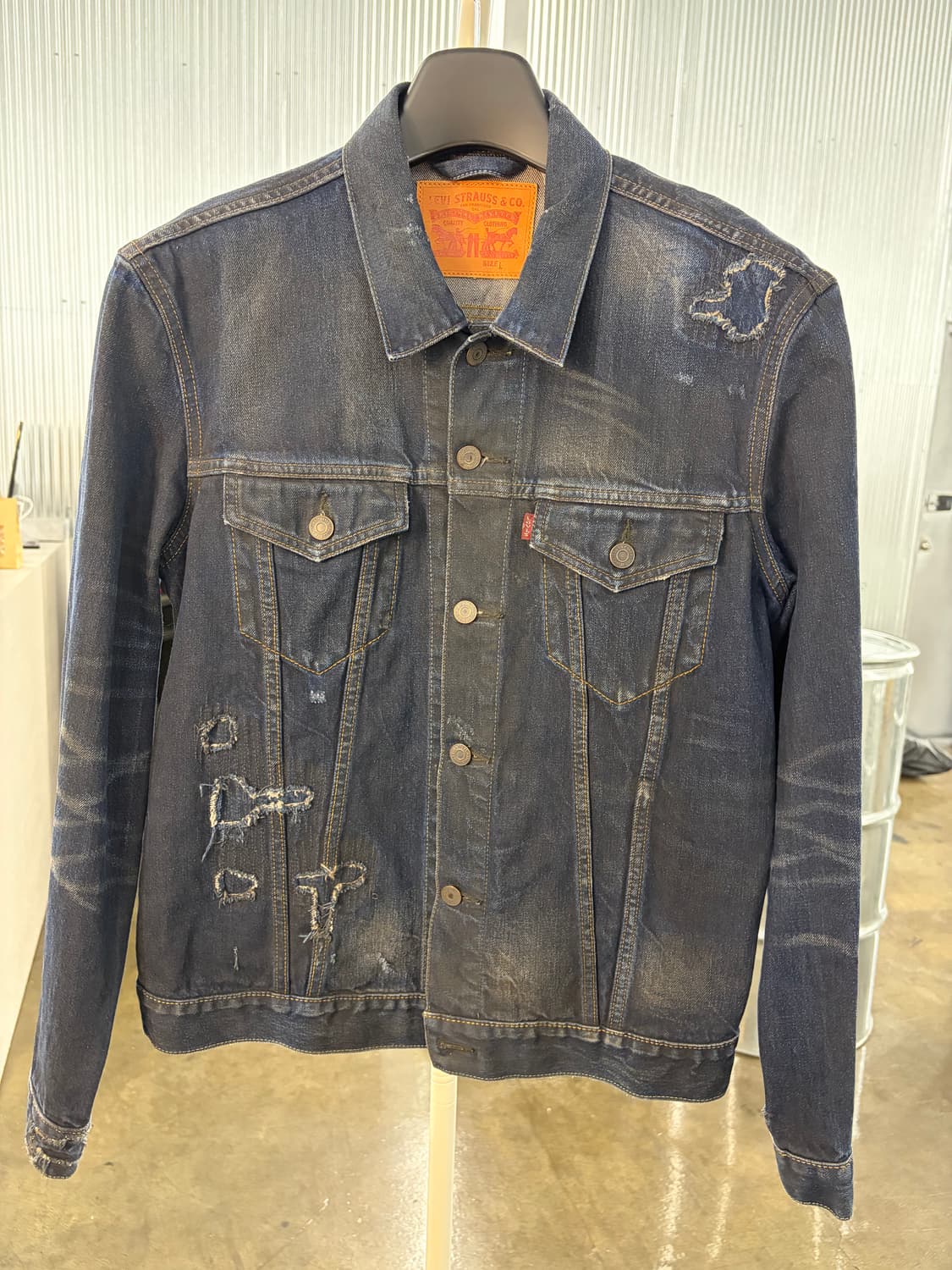 Levi's destoryed denim jacket L 상품이미지2