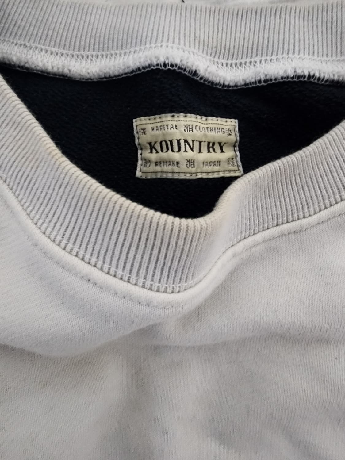 캐피탈 투톤 빅 플리스 스웻셔츠 키나리 블랙 상품이미지3