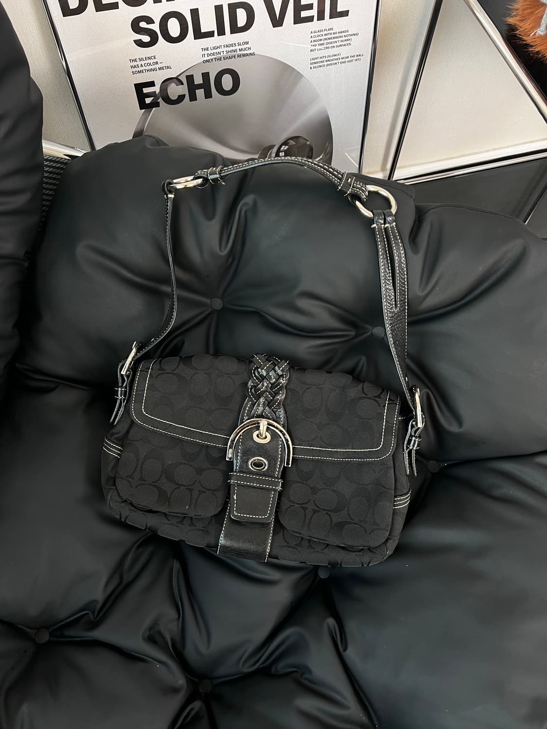 코치 소호 Y2K 버클 숄더백 상품이미지1