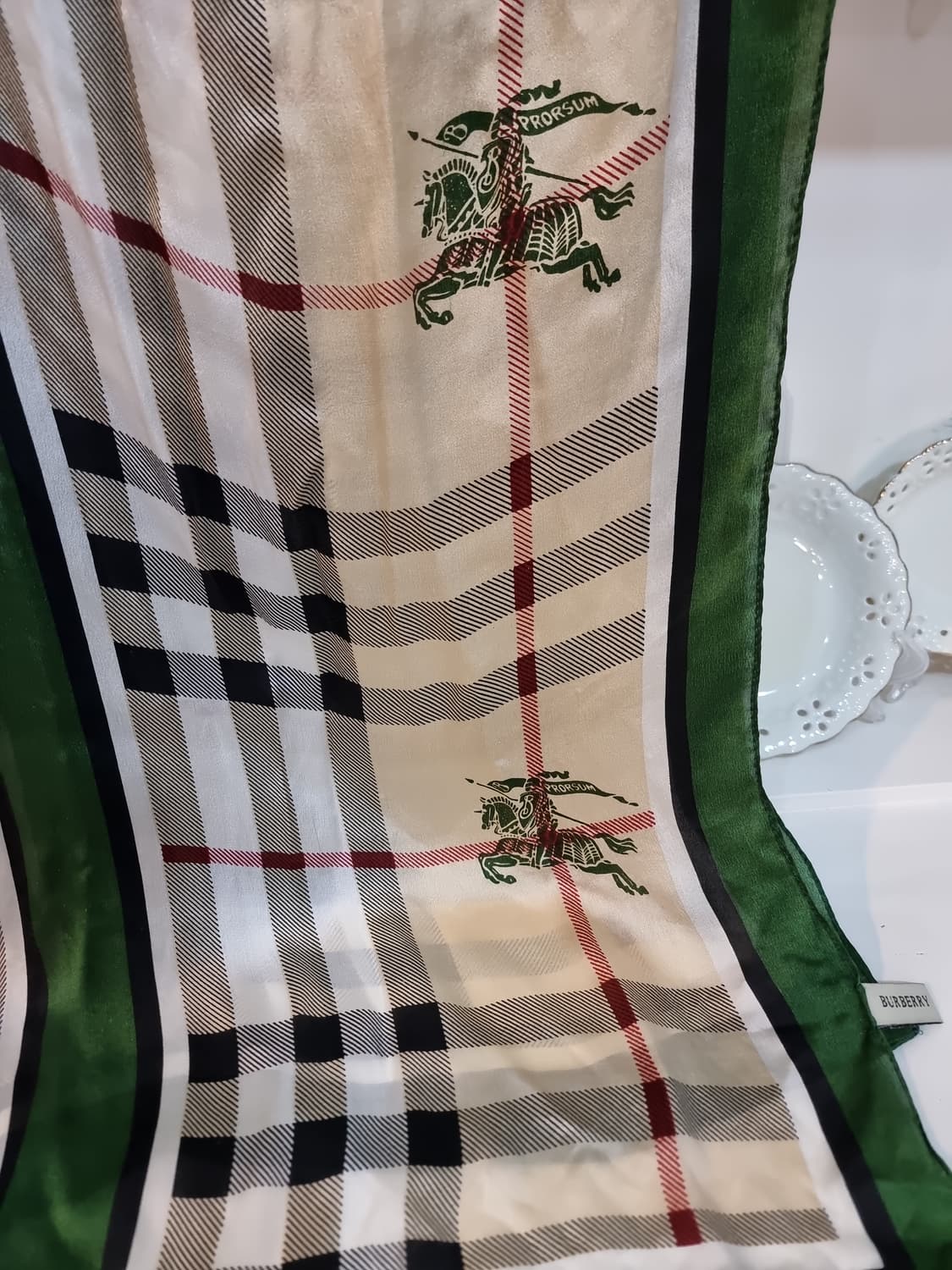 버버리(BURBERRY) 클래식 체크 실크 스카프 머플러형 상품이미지2