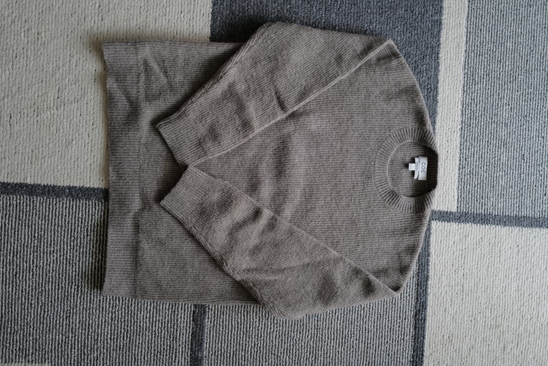 코스 cos 릭렉스드 핏 니트 상품이미지1