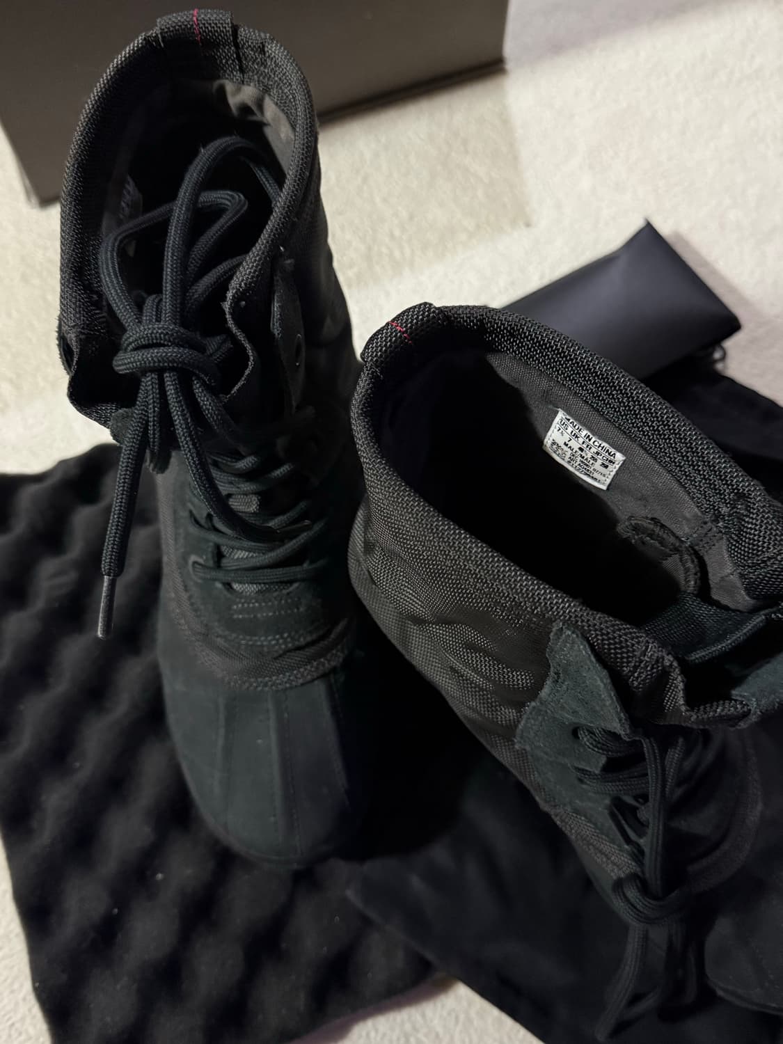 칸예 아디다스 이지 950 블랙 상품이미지3