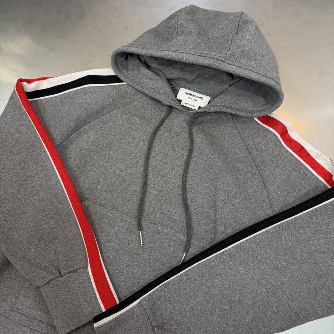 [리오브] 톰브라운 RWB 스트라이프 사이드 트랙 후드 상품이미지3