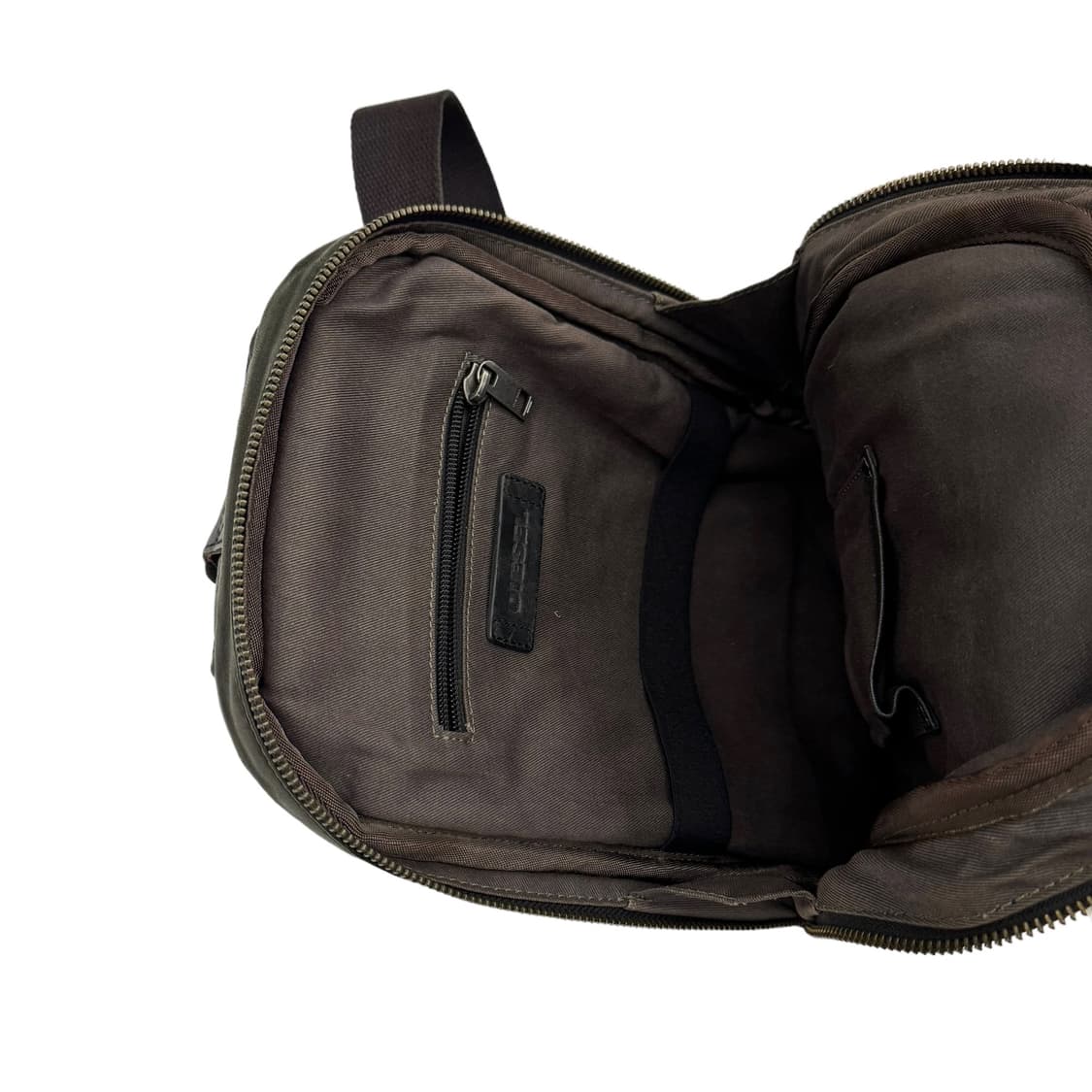 디젤 레더 슬링백 카키 상품이미지7