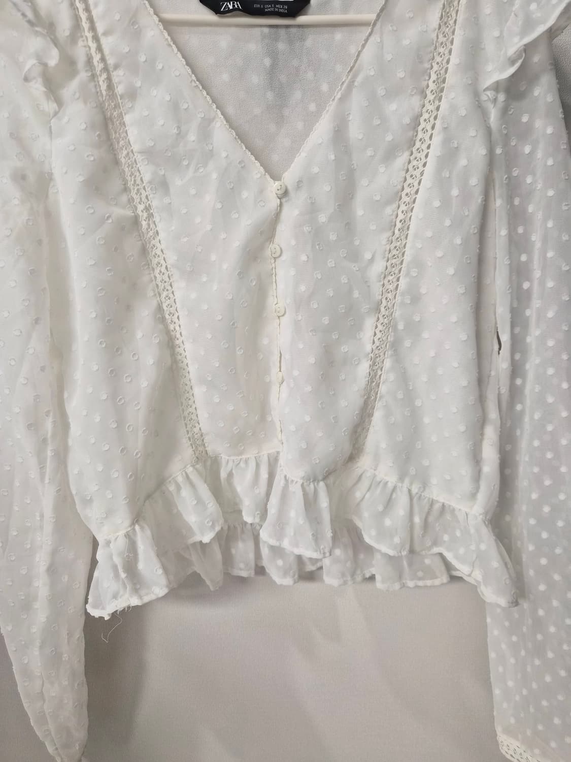 [ZARA] 자라 화이트 도트 펀칭 프릴 블라우스 (S사이즈) 상품이미지4