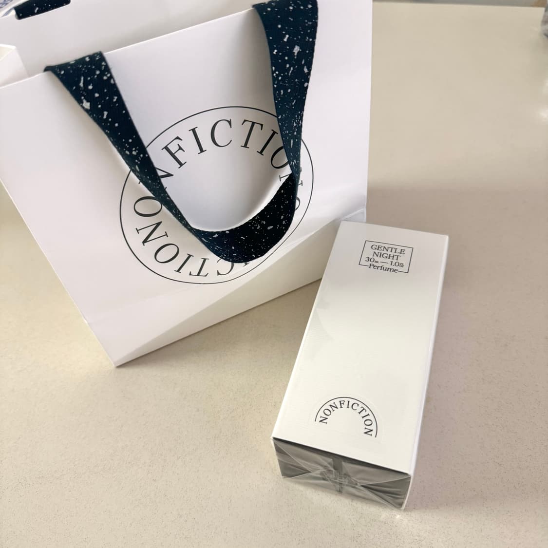 논픽션 젠틀나잇 향수 쇼핑백 미개봉 상품이미지1