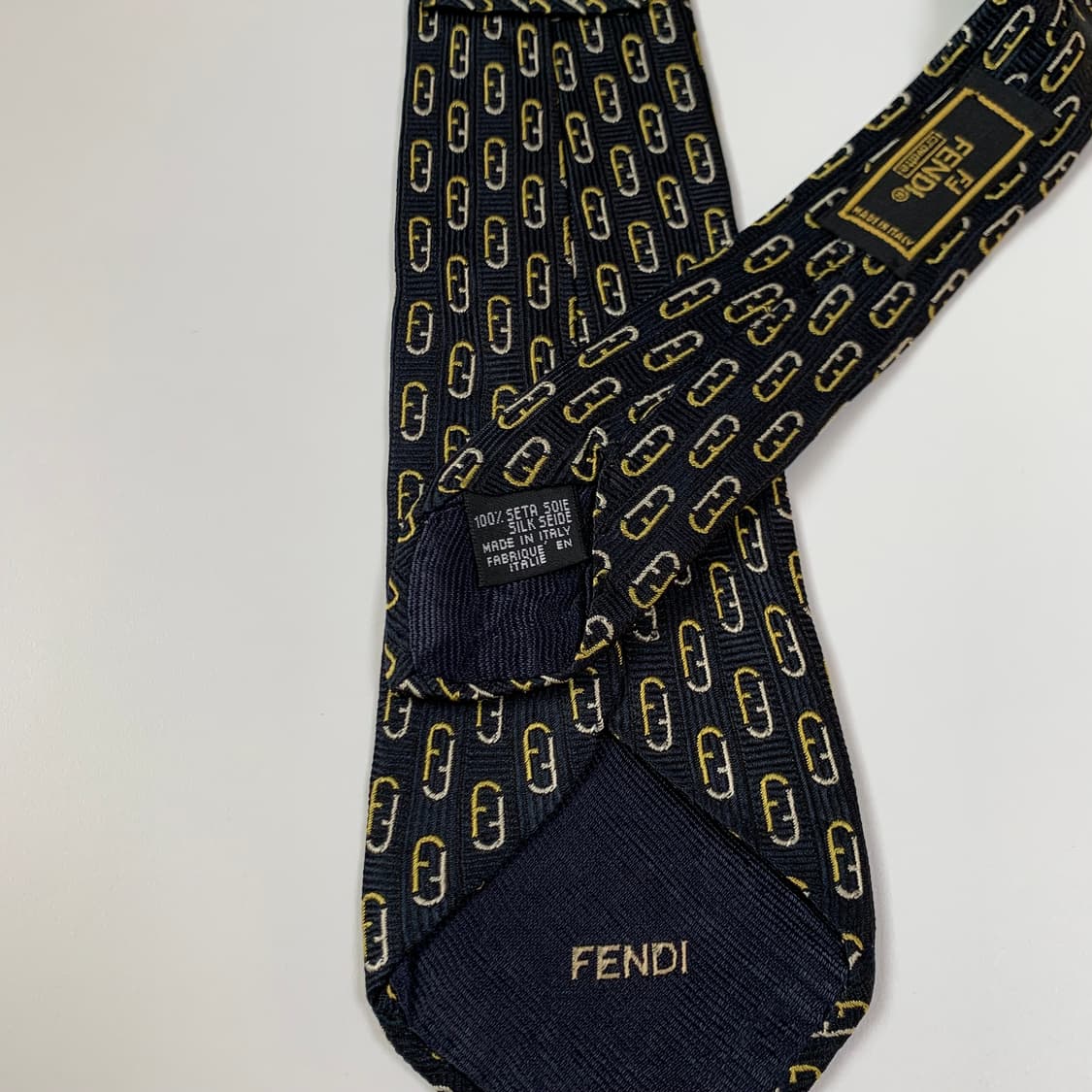 펜디(FENDI) FF모노그램 이태리 100실크 명품넥타이 정장룩코디 상품이미지7