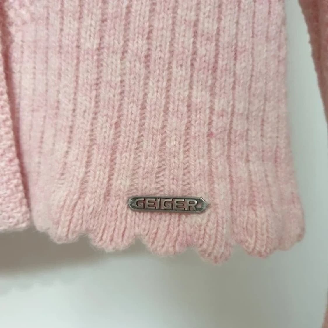 명품 GEIGER 가이거 베이비핑크 입체 플라워자수 와플니트 가디건 상품이미지8