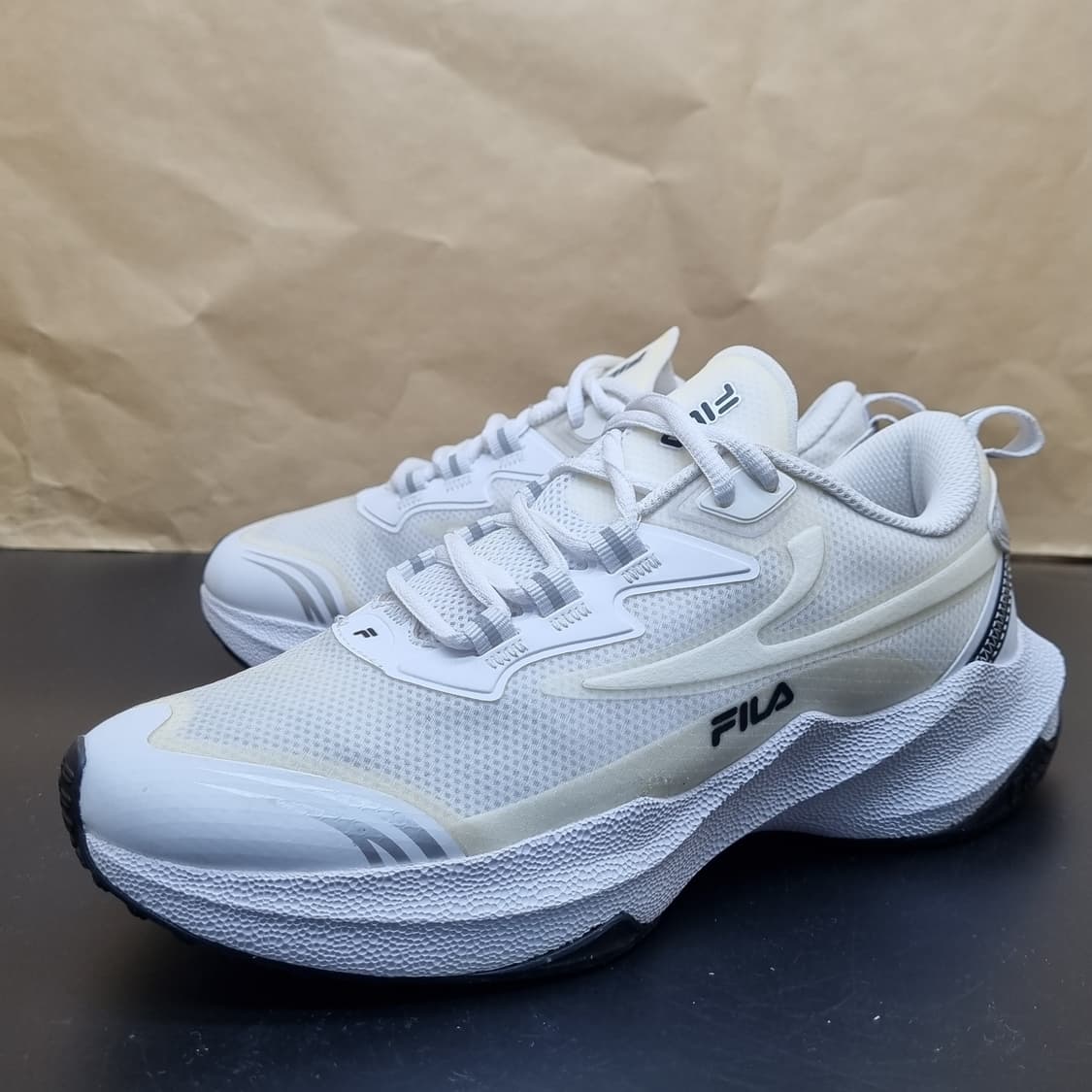 휠라 뉴런3 여성운동화230  상품이미지1