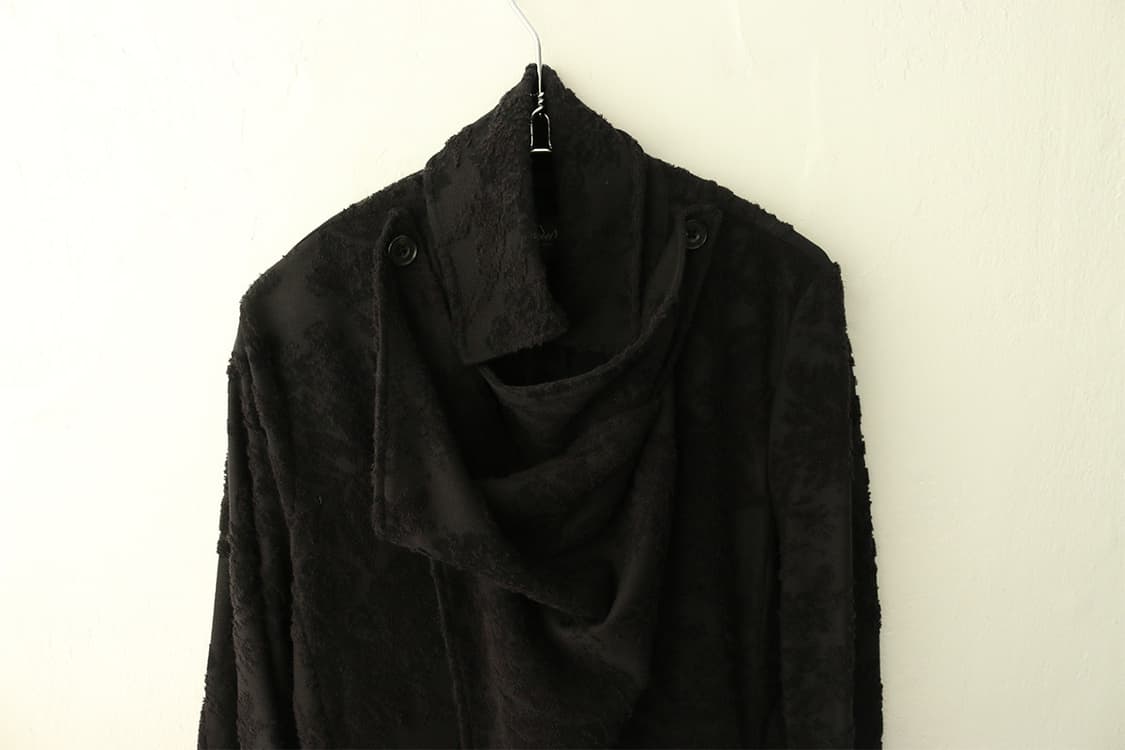 토네이도 마트 사선 하이넥 드레이프 자켓  상품이미지5